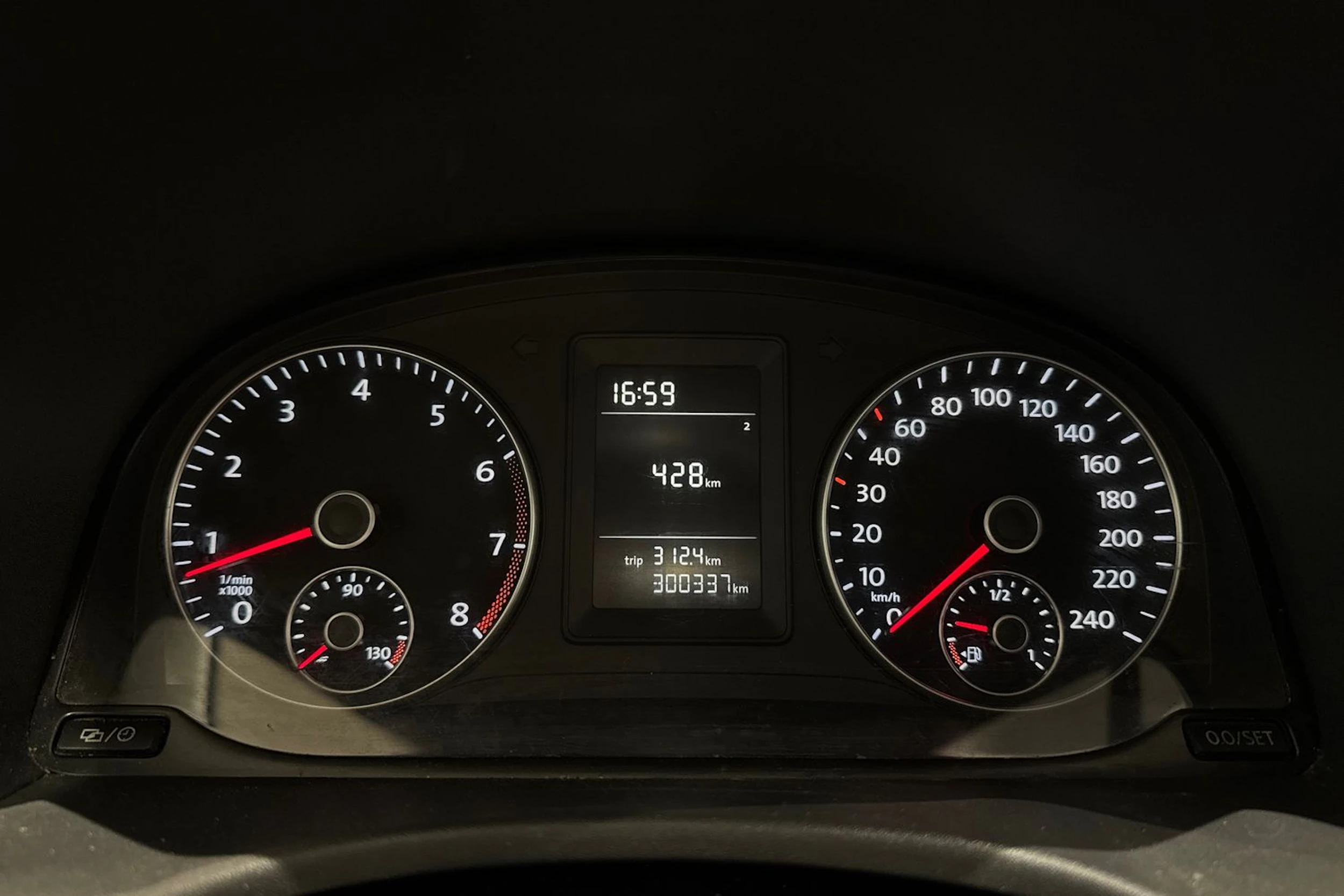 ruskea (beige) Volkswagen Caddy 2013 kuva 13.