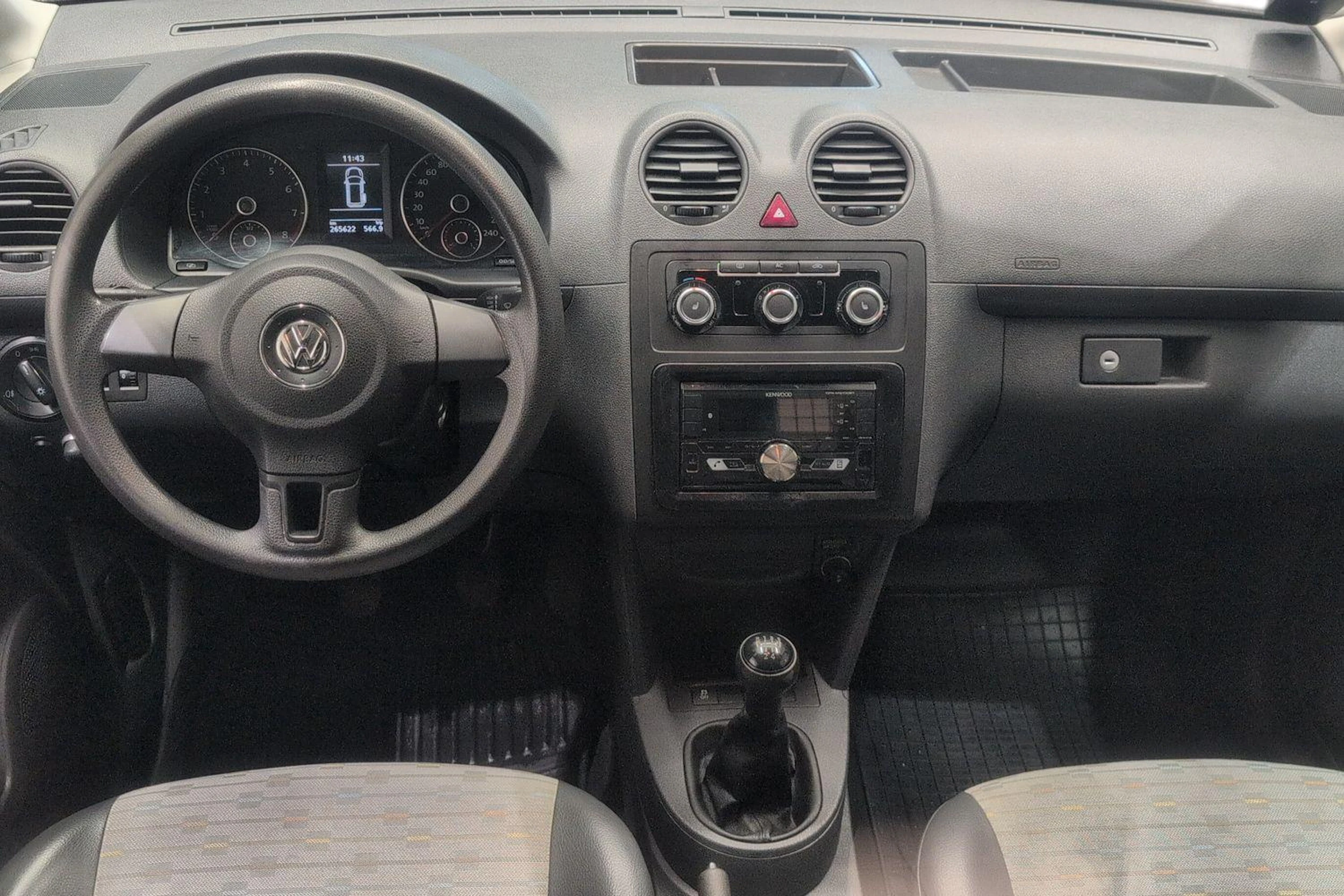 valkoinen Volkswagen Caddy 2012 kuva 9.