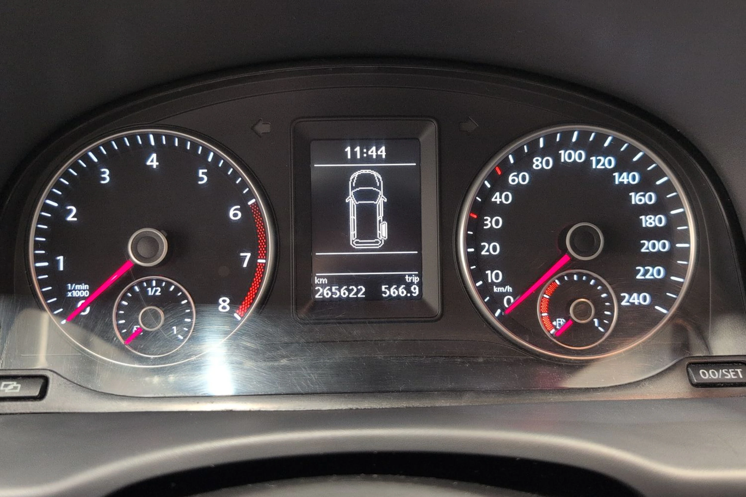 valkoinen Volkswagen Caddy 2012 kuva 13.