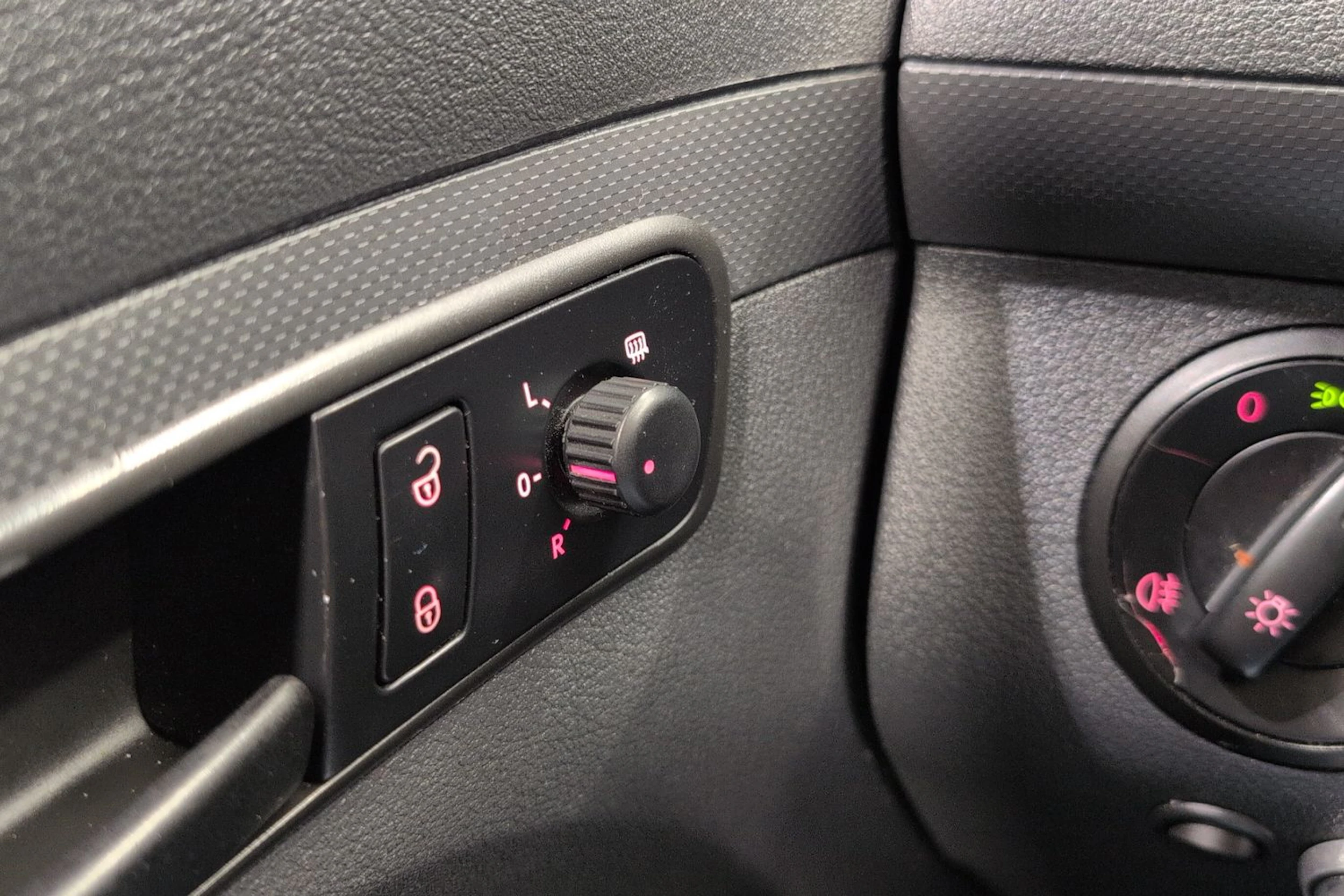 valkoinen Volkswagen Caddy 2012 kuva 18.