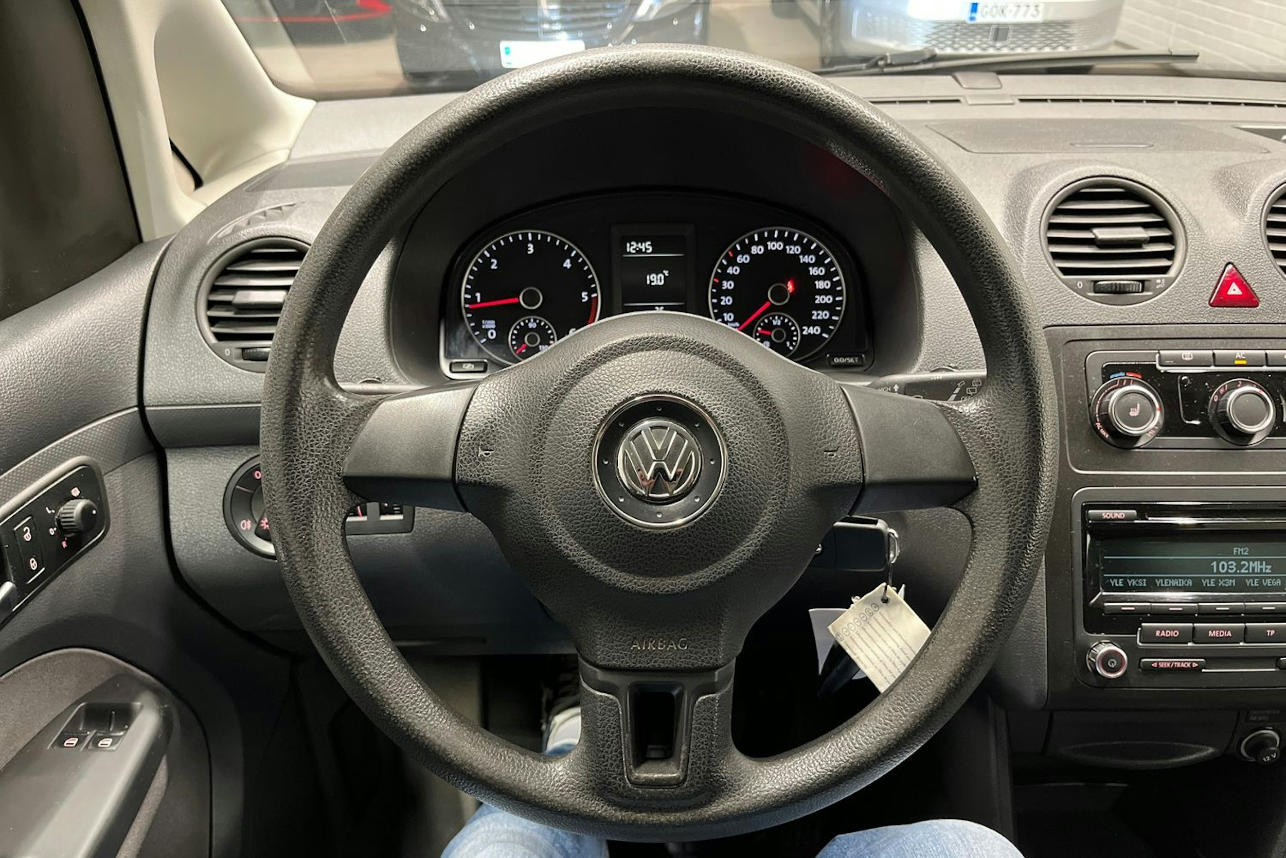harmaa Volkswagen Caddy 2012 kuva 13.