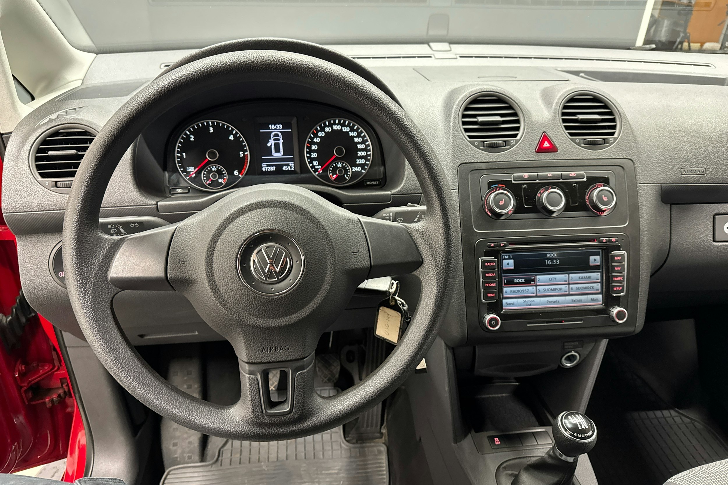 punainen Volkswagen Caddy 2012 kuva 7.