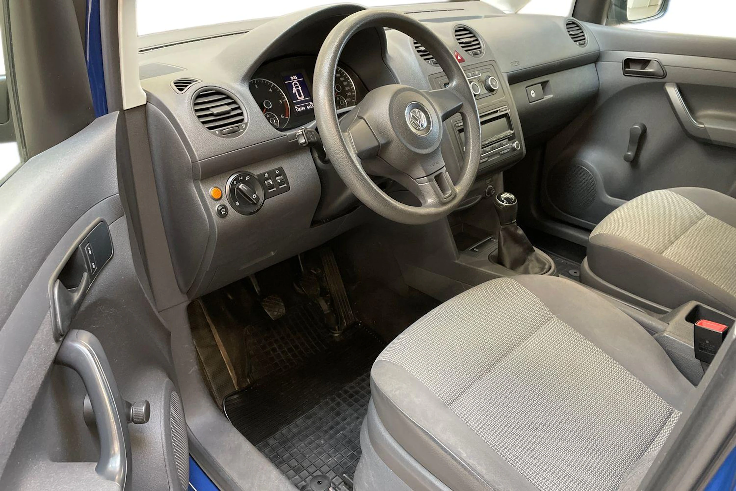 sininen Volkswagen Caddy 2013 kuva 8.