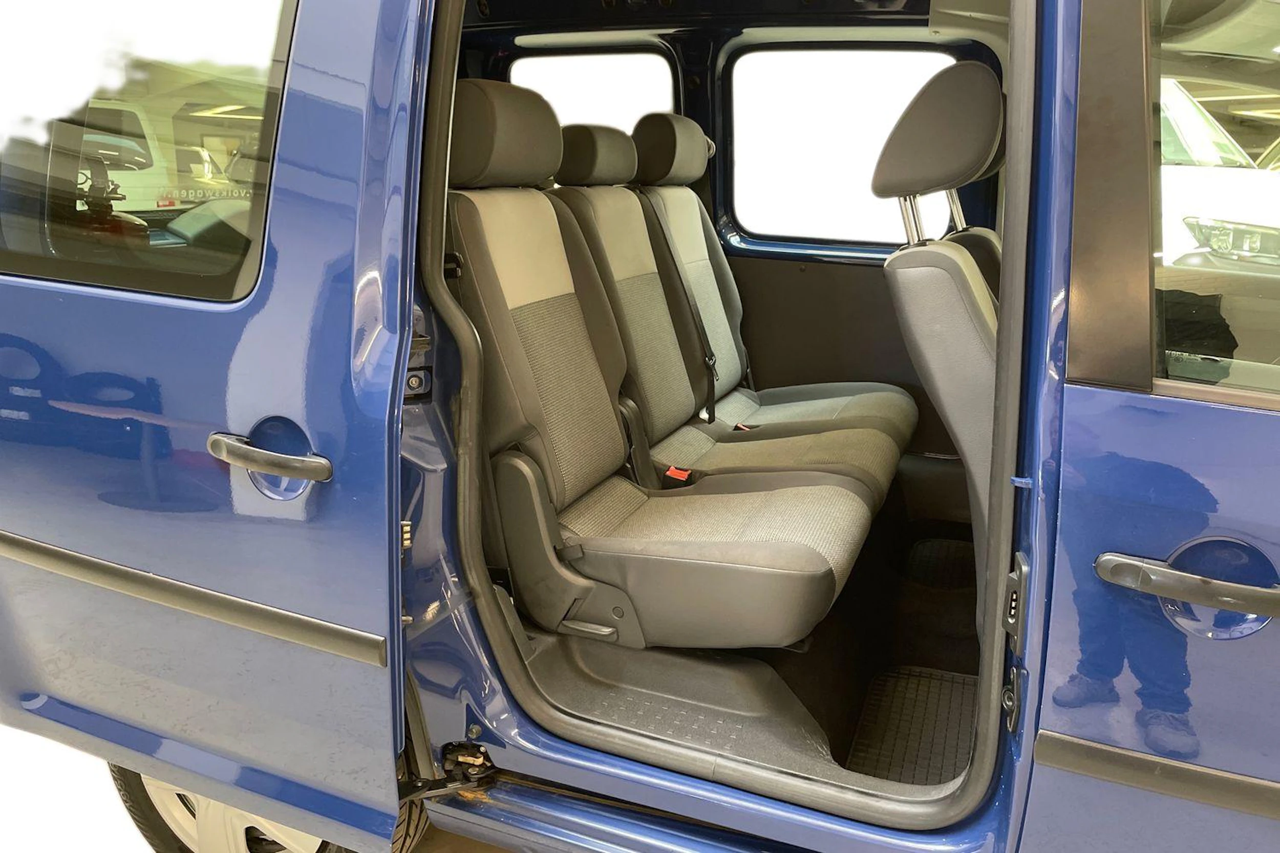 sininen Volkswagen Caddy 2013 kuva 11.