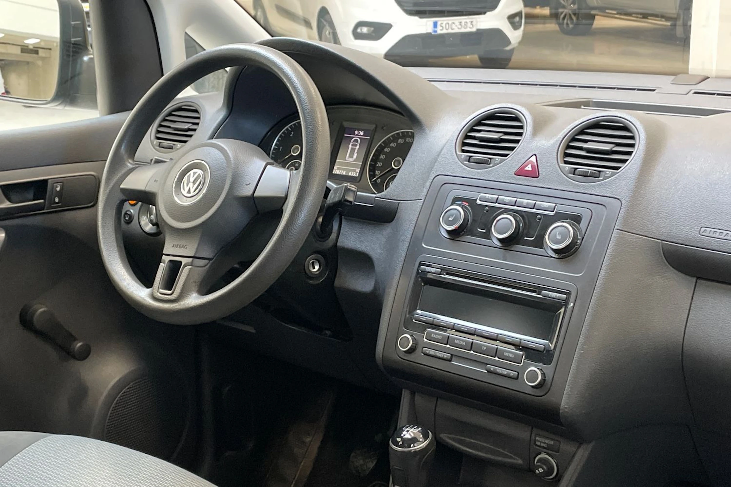 sininen Volkswagen Caddy 2013 kuva 13.