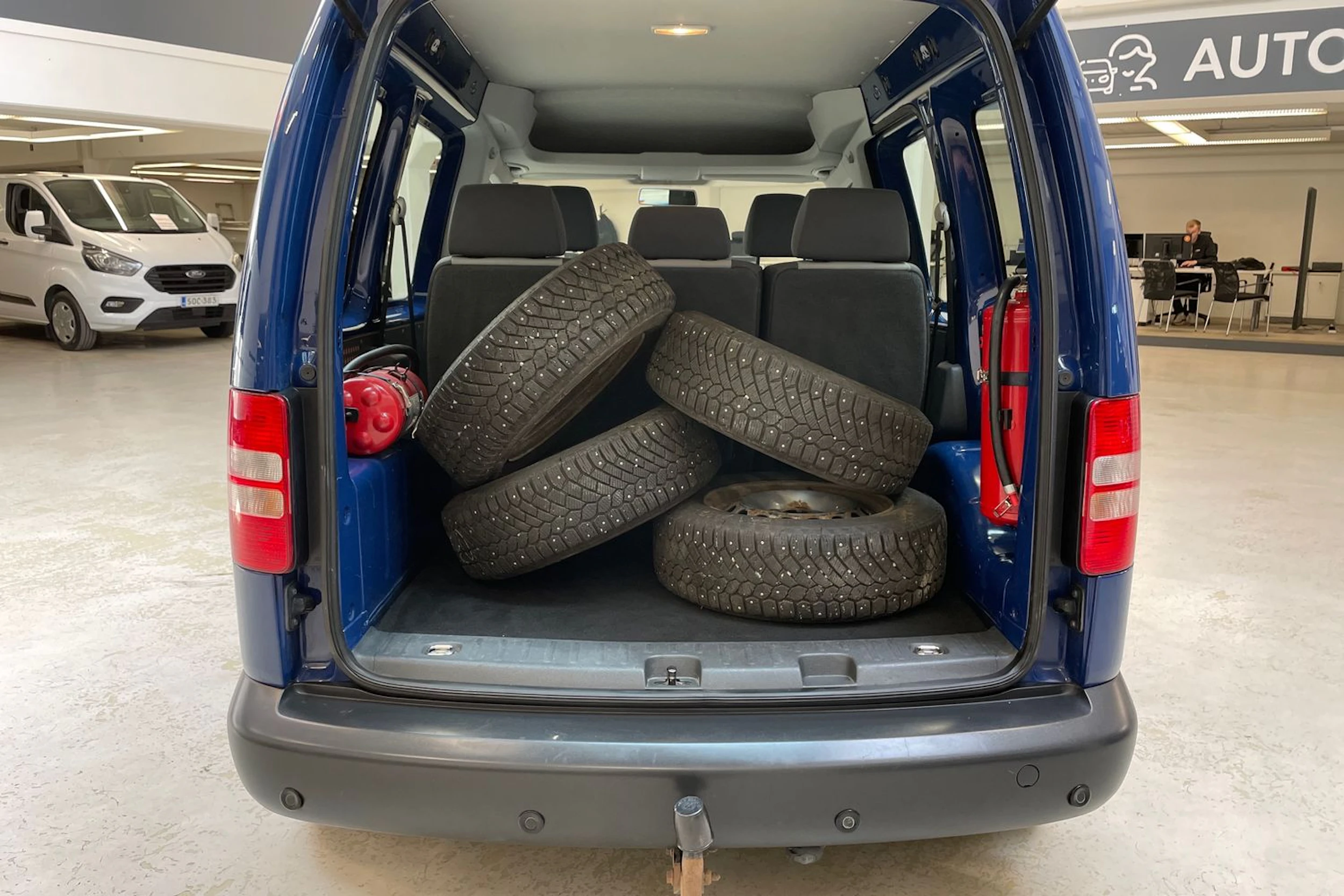 sininen Volkswagen Caddy 2013 kuva 18.