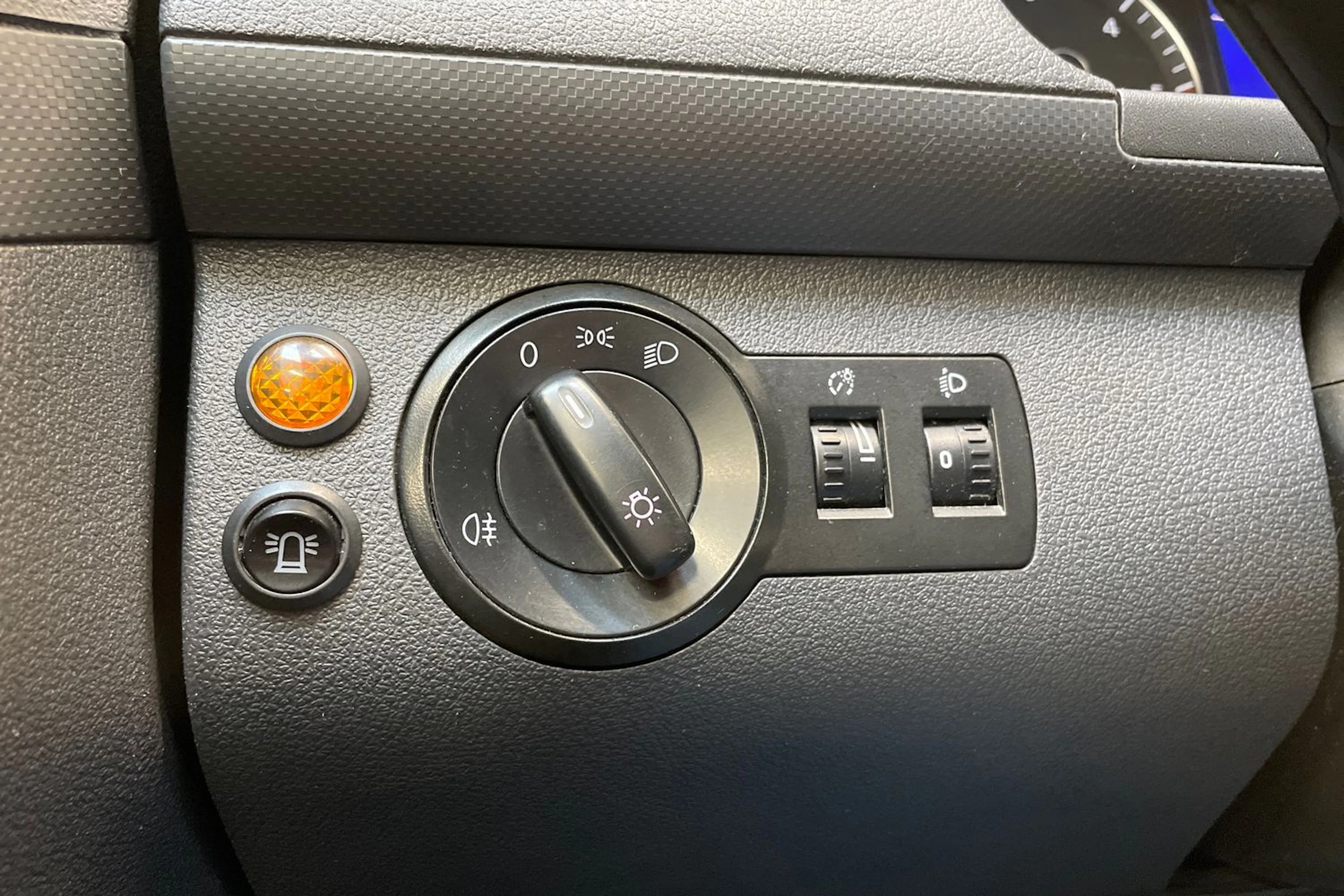 sininen Volkswagen Caddy 2013 kuva 23.