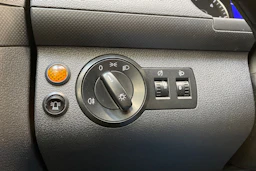 sininen Volkswagen Caddy 2013 kuva 23.