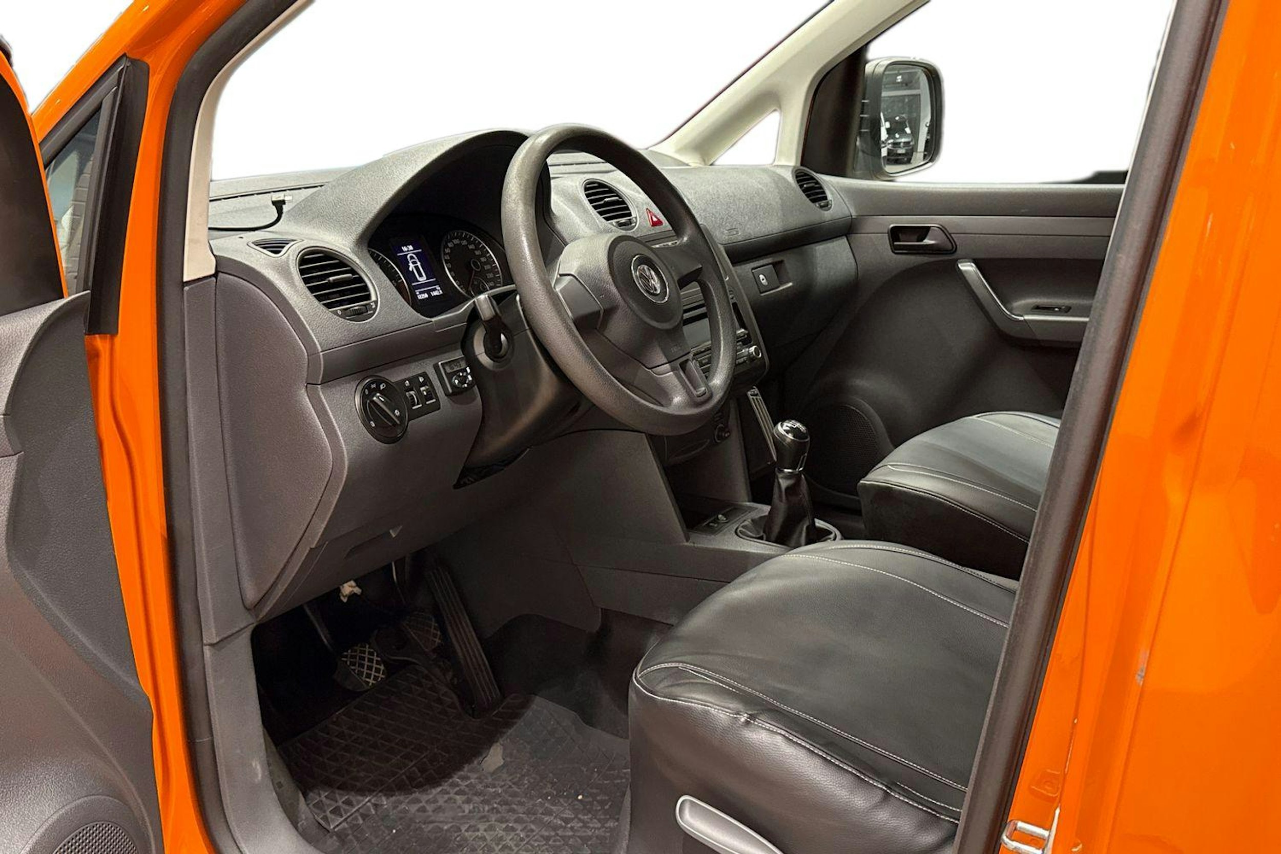 valkoinen Volkswagen Caddy 2013 kuva 7.