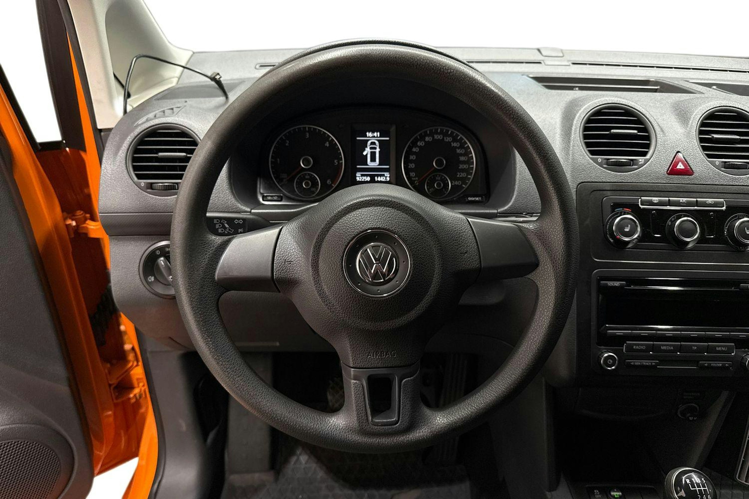 valkoinen Volkswagen Caddy 2013 kuva 9.