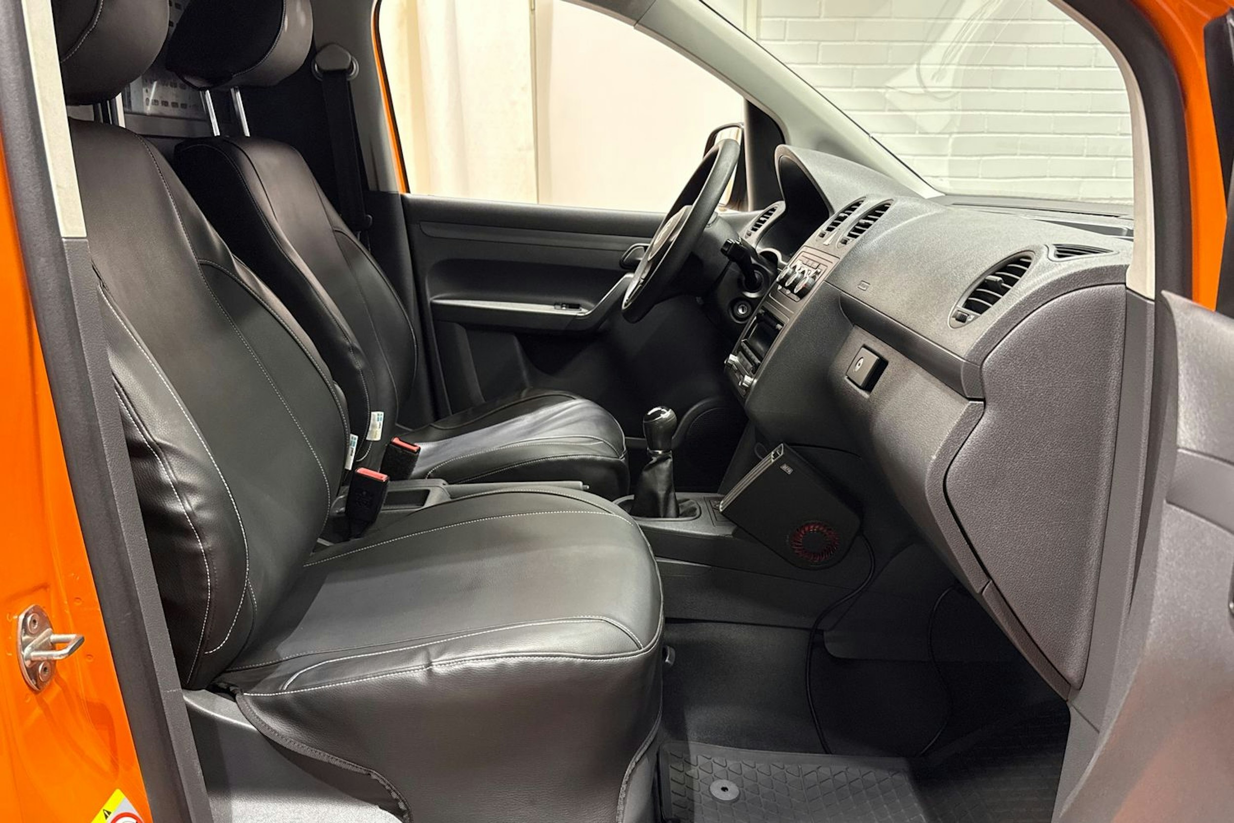 valkoinen Volkswagen Caddy 2013 kuva 13.