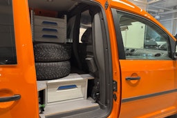 valkoinen Volkswagen Caddy 2013 kuva 18.