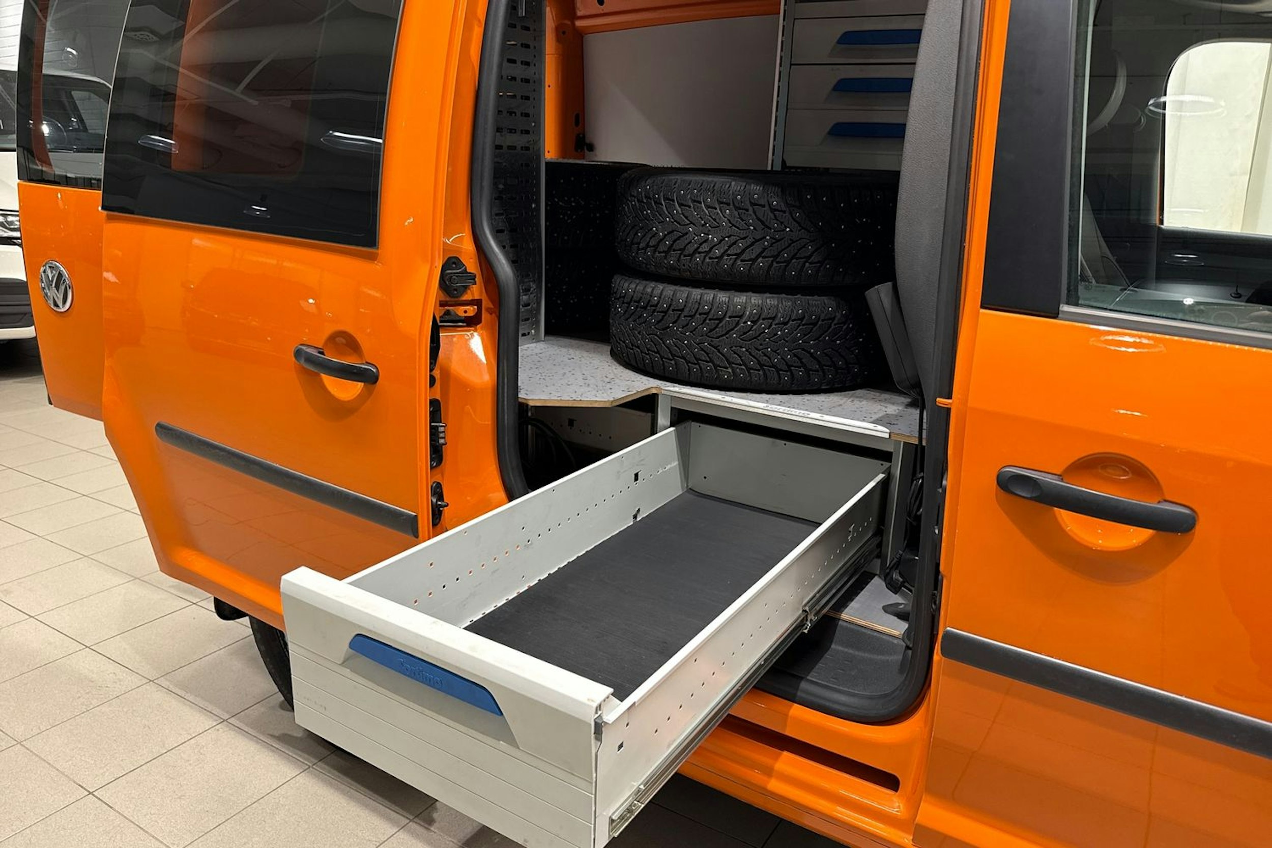 valkoinen Volkswagen Caddy 2013 kuva 19.