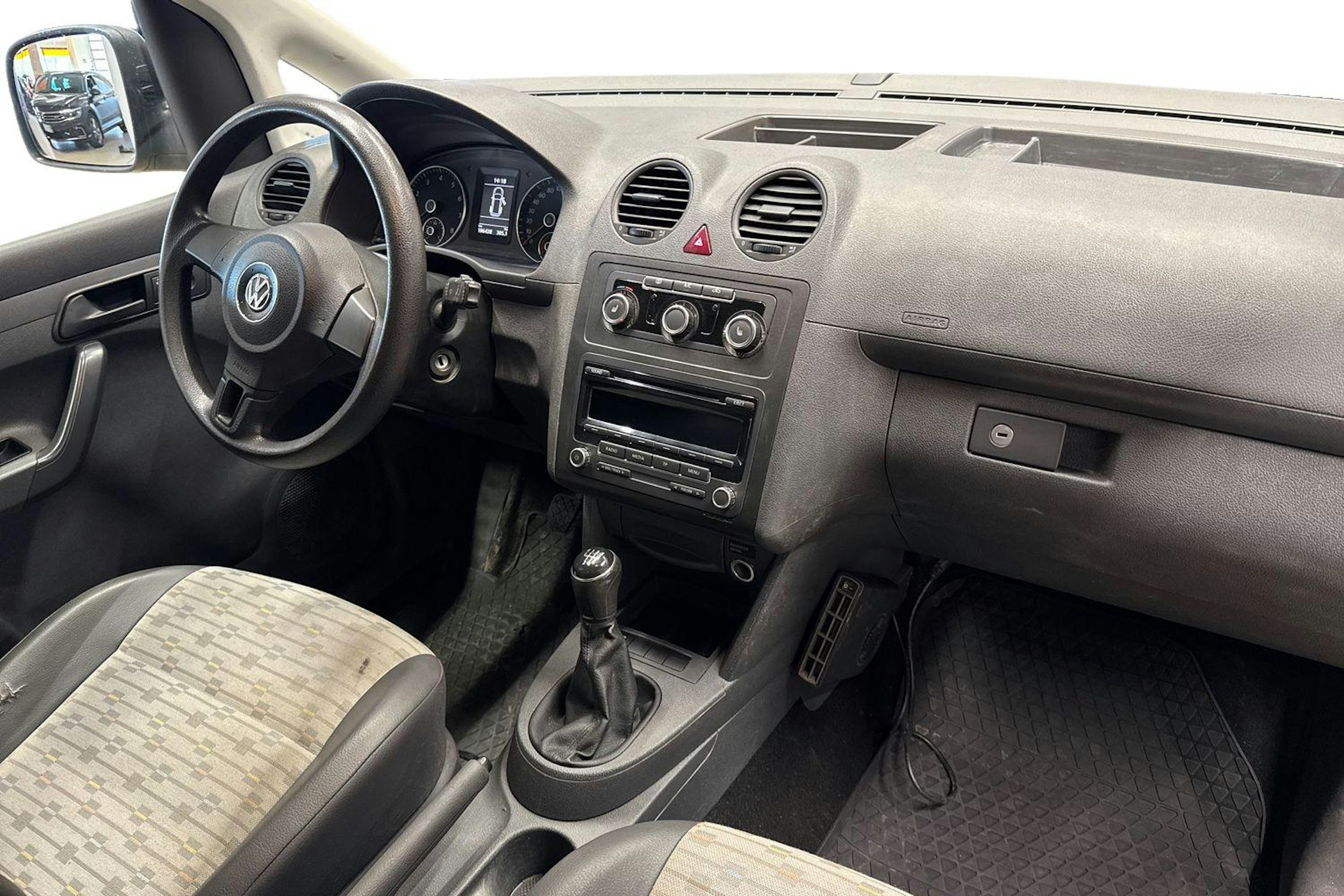 valkoinen Volkswagen Caddy 2013 kuva 7.