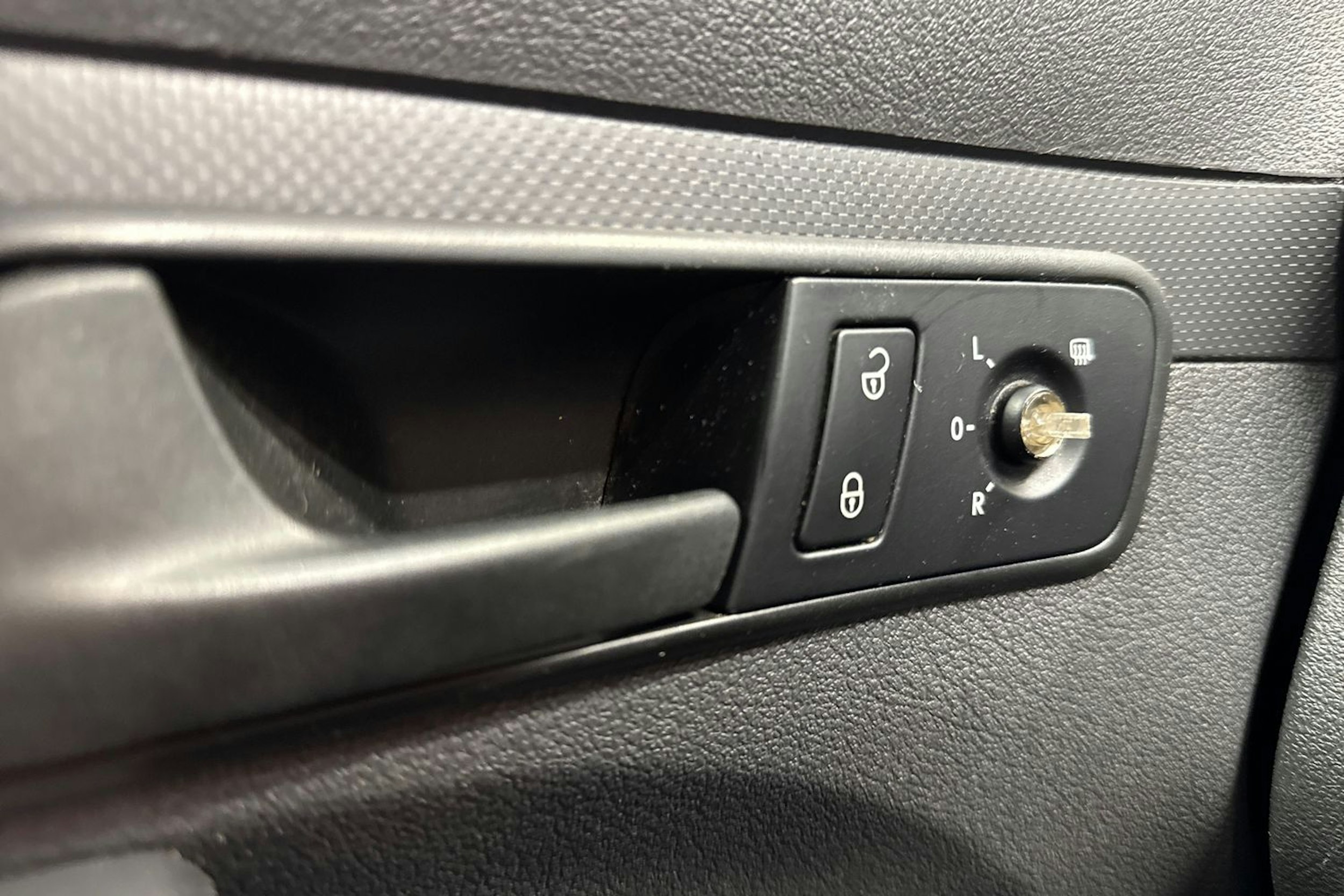 valkoinen Volkswagen Caddy 2013 kuva 12.