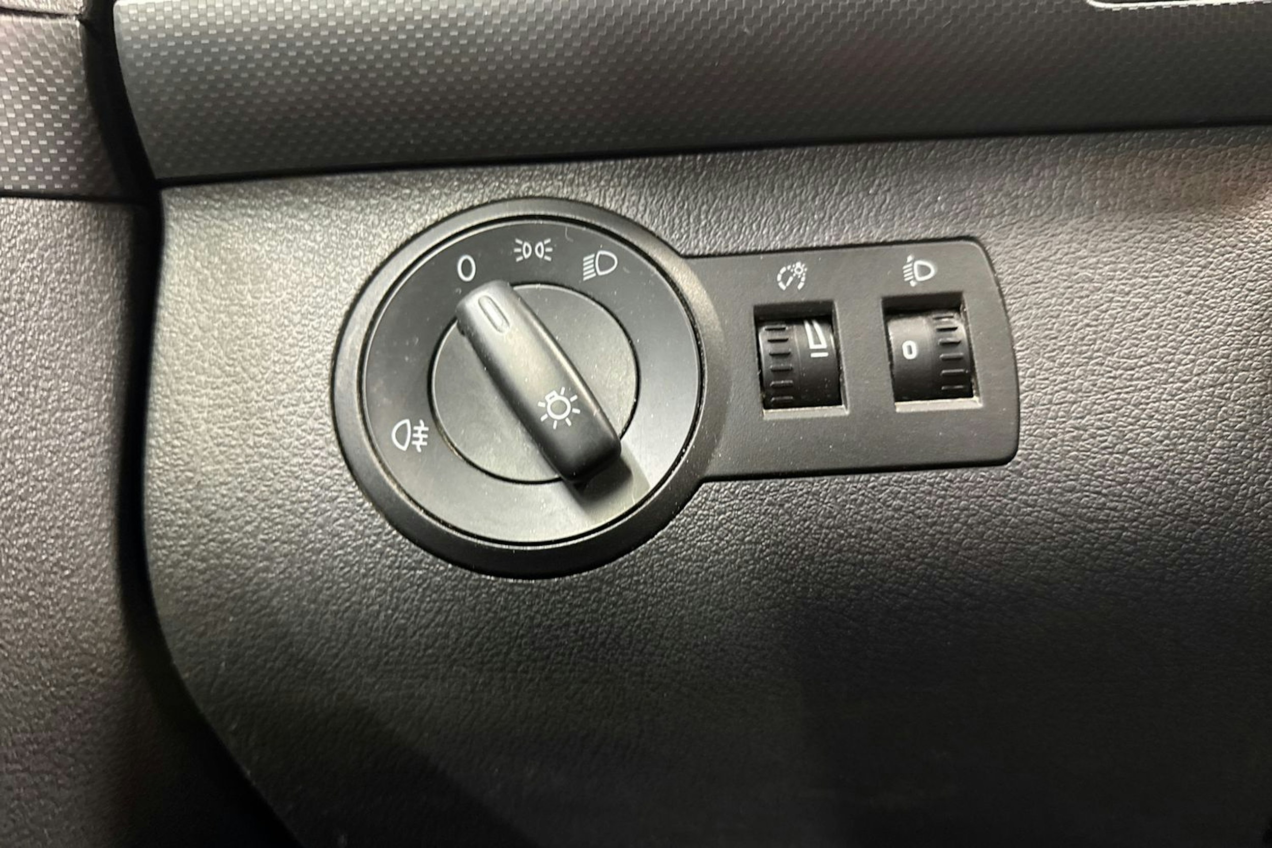 valkoinen Volkswagen Caddy 2013 kuva 13.