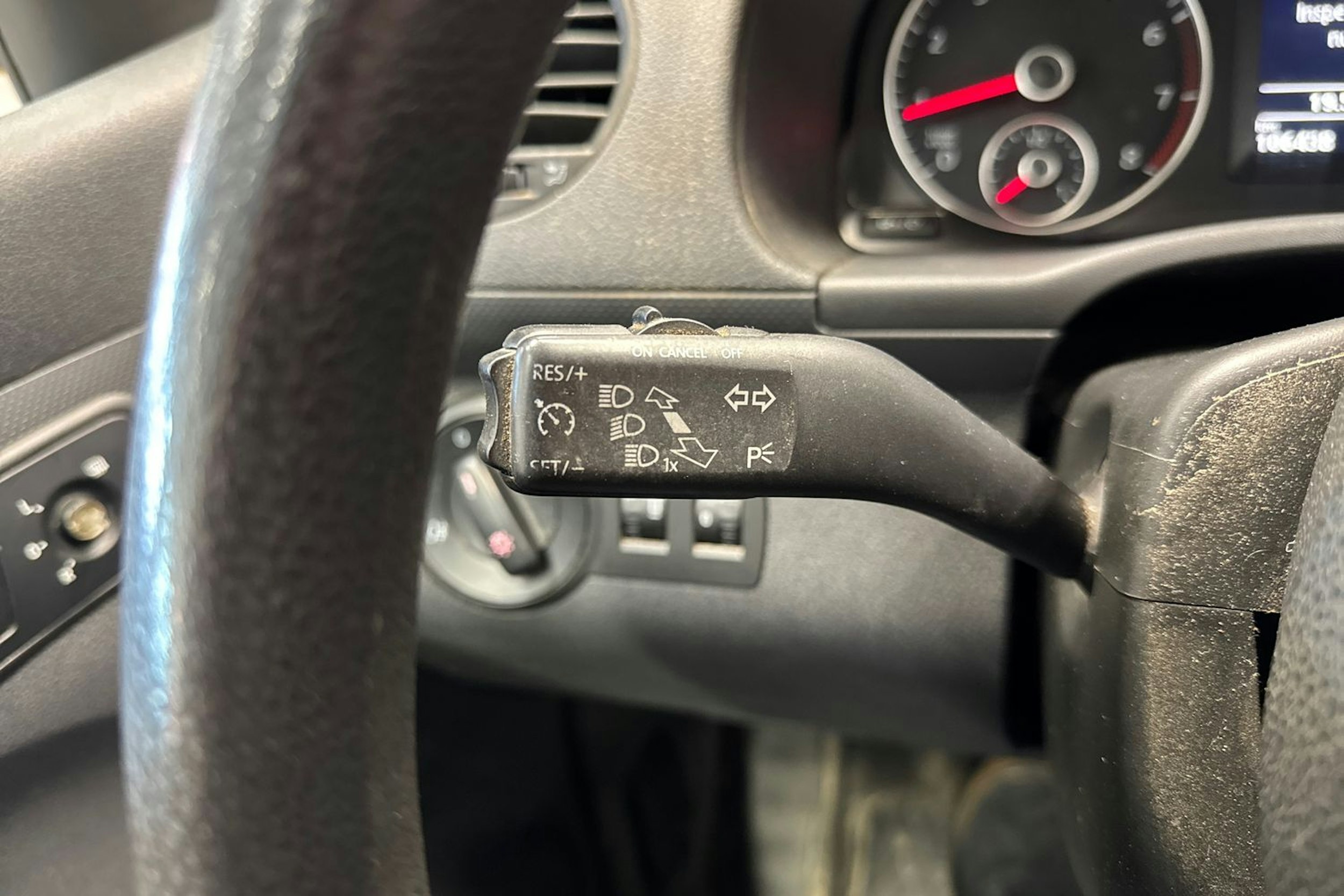 valkoinen Volkswagen Caddy 2013 kuva 14.