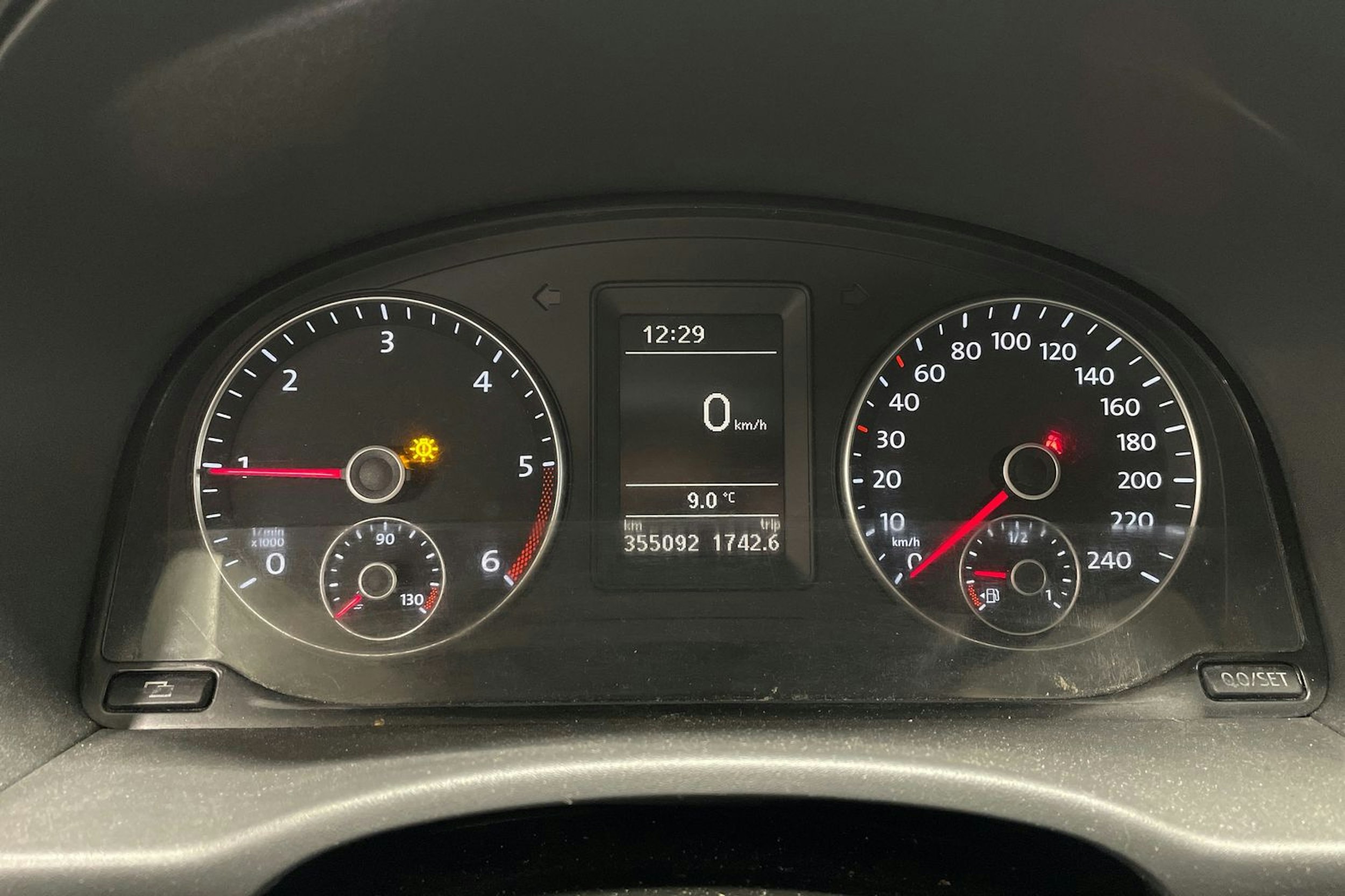 ruskea (beige) Volkswagen Caddy 2013 kuva 15.