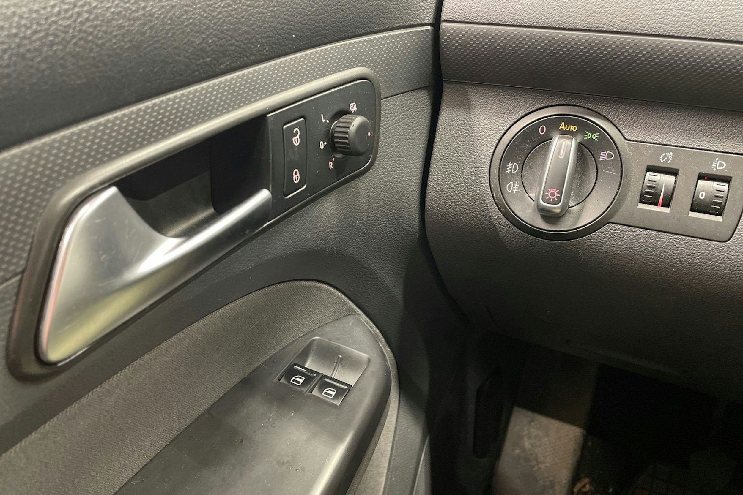 ruskea (beige) Volkswagen Caddy 2013 kuva 17.