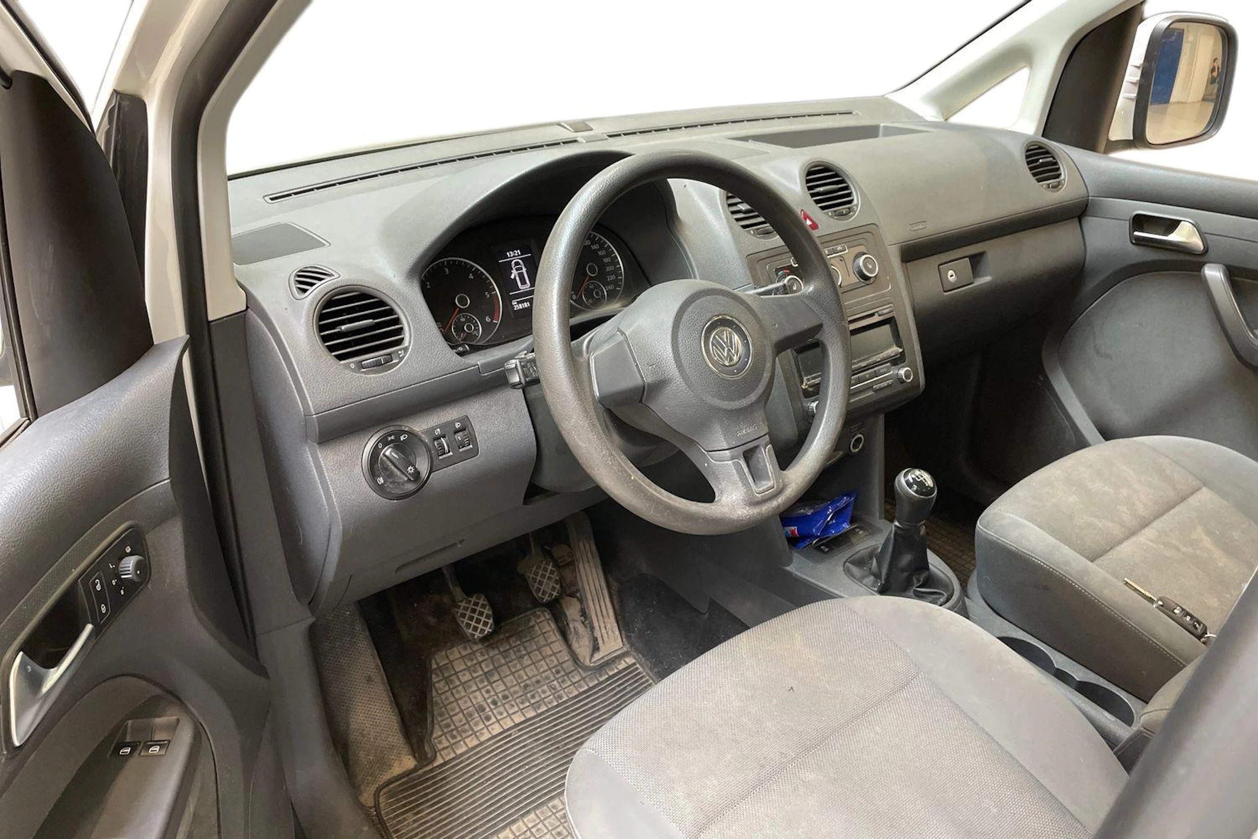 valkoinen Volkswagen Caddy 2013 kuva 3.