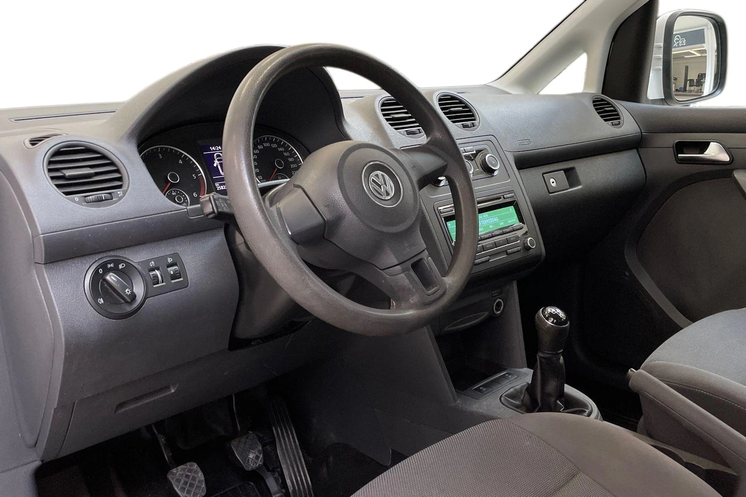 valkoinen Volkswagen Caddy 2013 kuva 8.