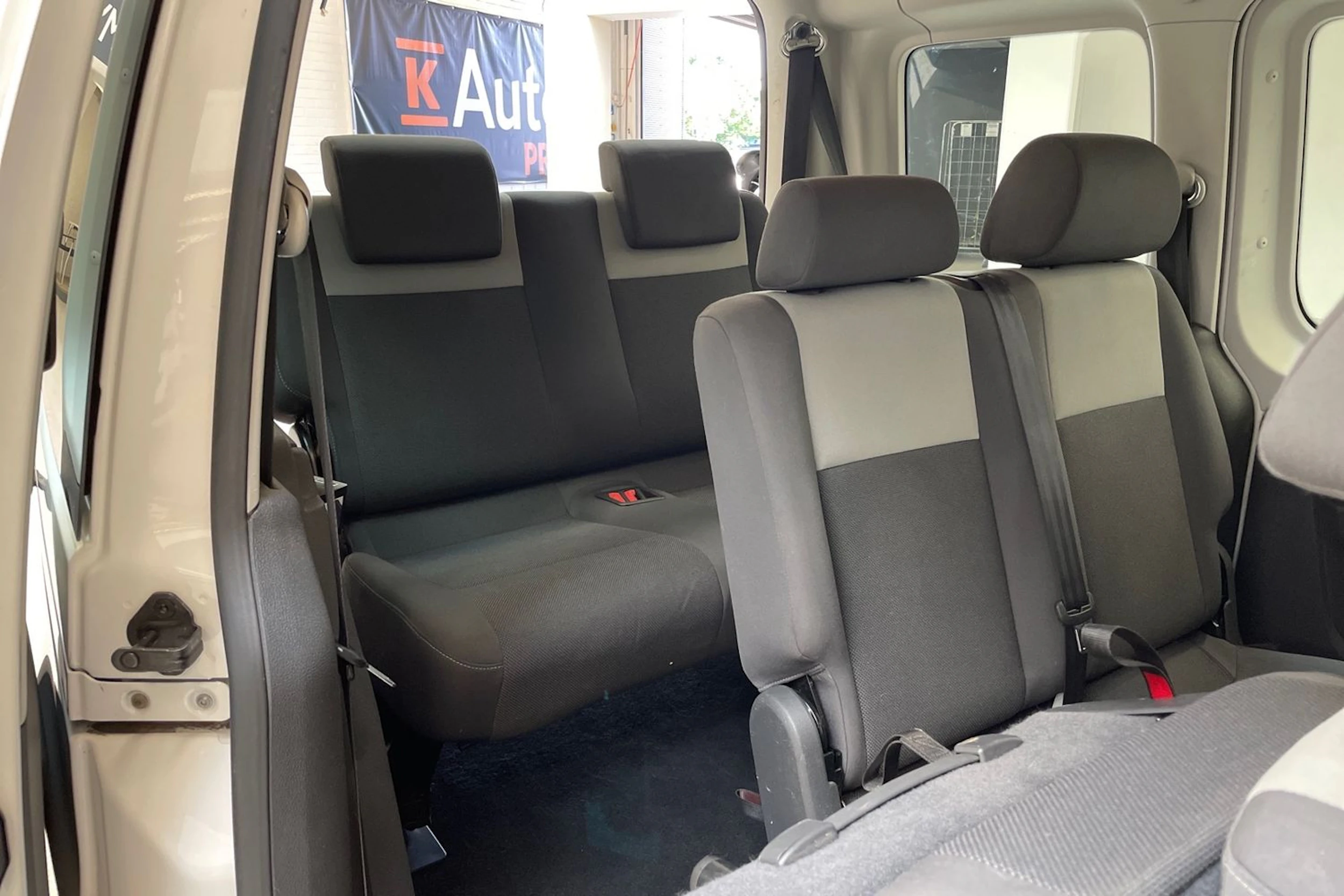 valkoinen Volkswagen Caddy 2013 kuva 15.
