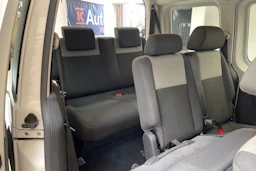valkoinen Volkswagen Caddy 2013 kuva 15.