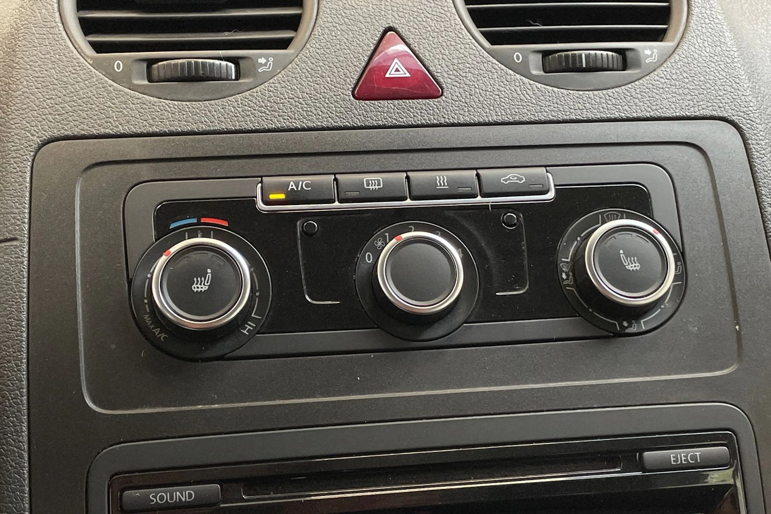 valkoinen Volkswagen Caddy 2013 kuva 18.