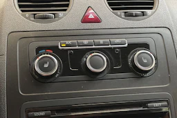 valkoinen Volkswagen Caddy 2013 kuva 18.
