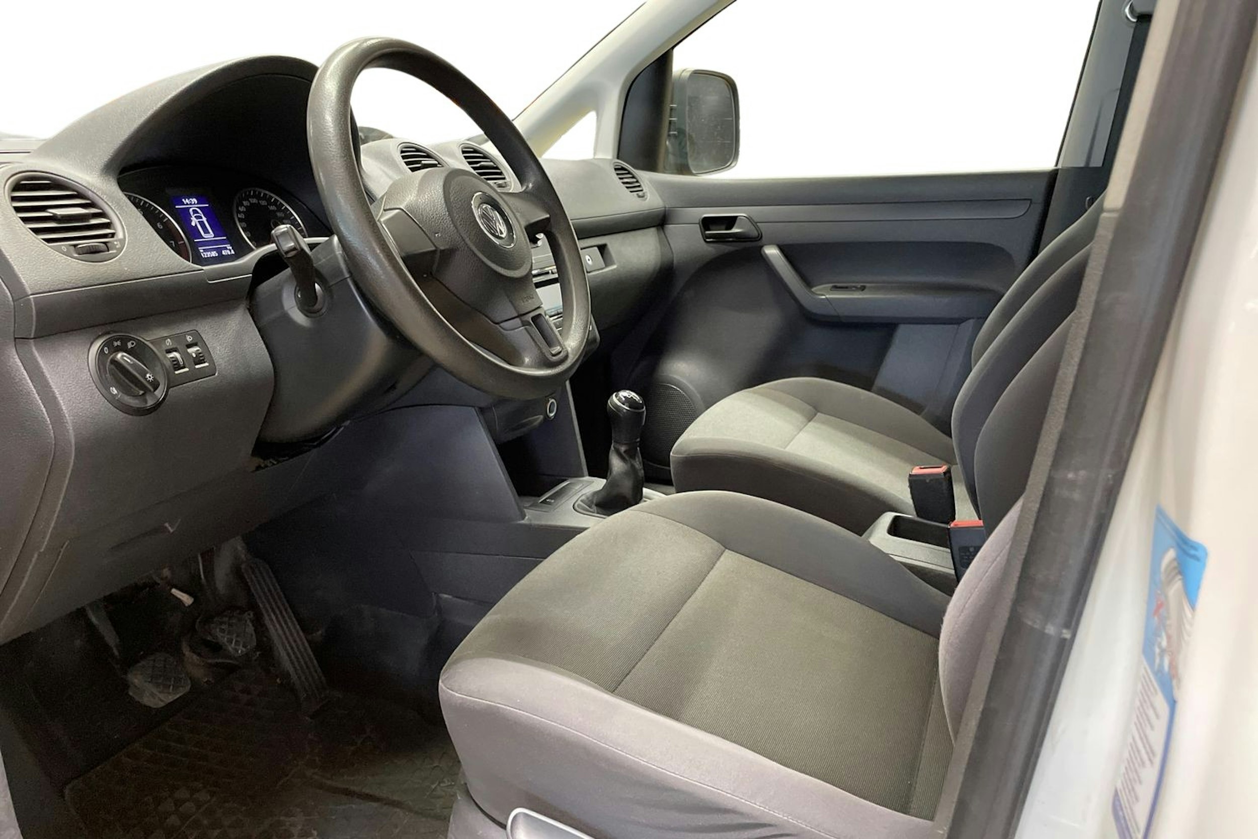 keltainen Volkswagen Caddy 2014 kuva 6.