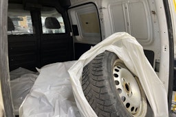 keltainen Volkswagen Caddy 2014 kuva 13.