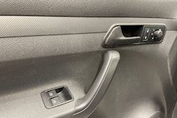 keltainen Volkswagen Caddy 2014 kuva 17.