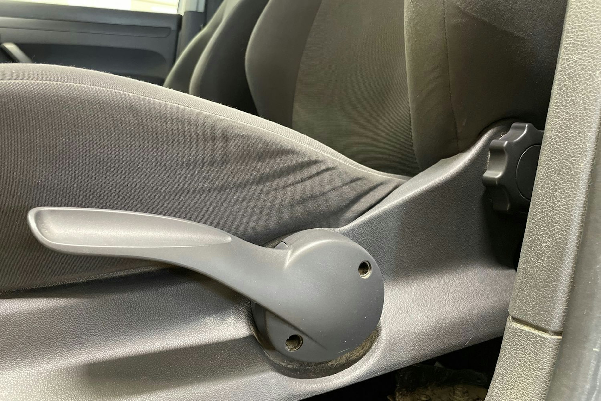 keltainen Volkswagen Caddy 2014 kuva 18.