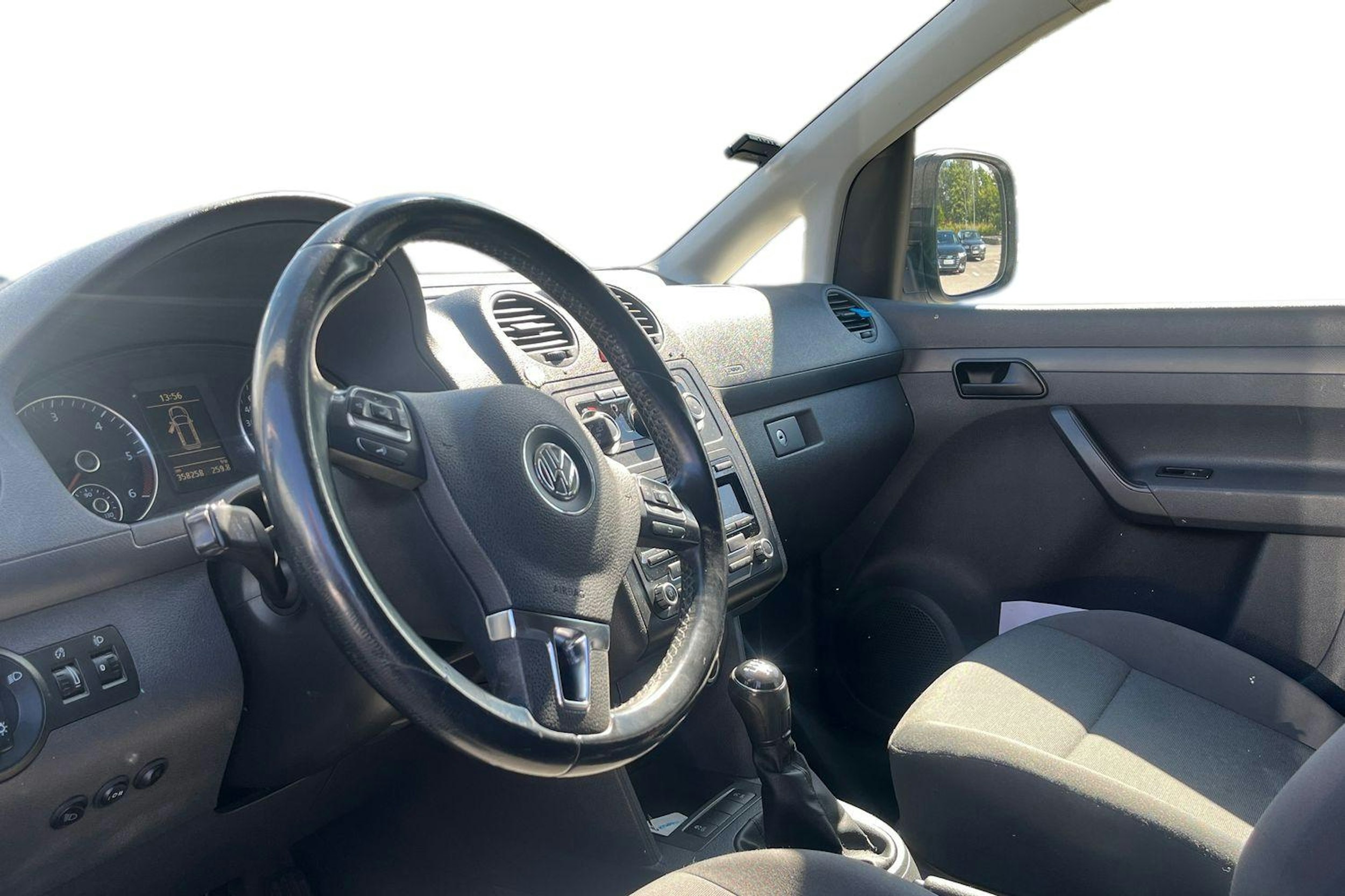 valkoinen Volkswagen Caddy 2014 kuva 3.