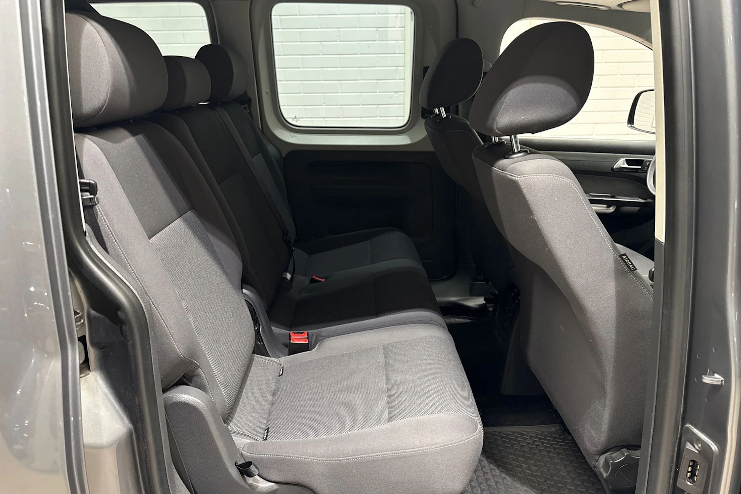 harmaa Volkswagen Caddy 2014 kuva 18.