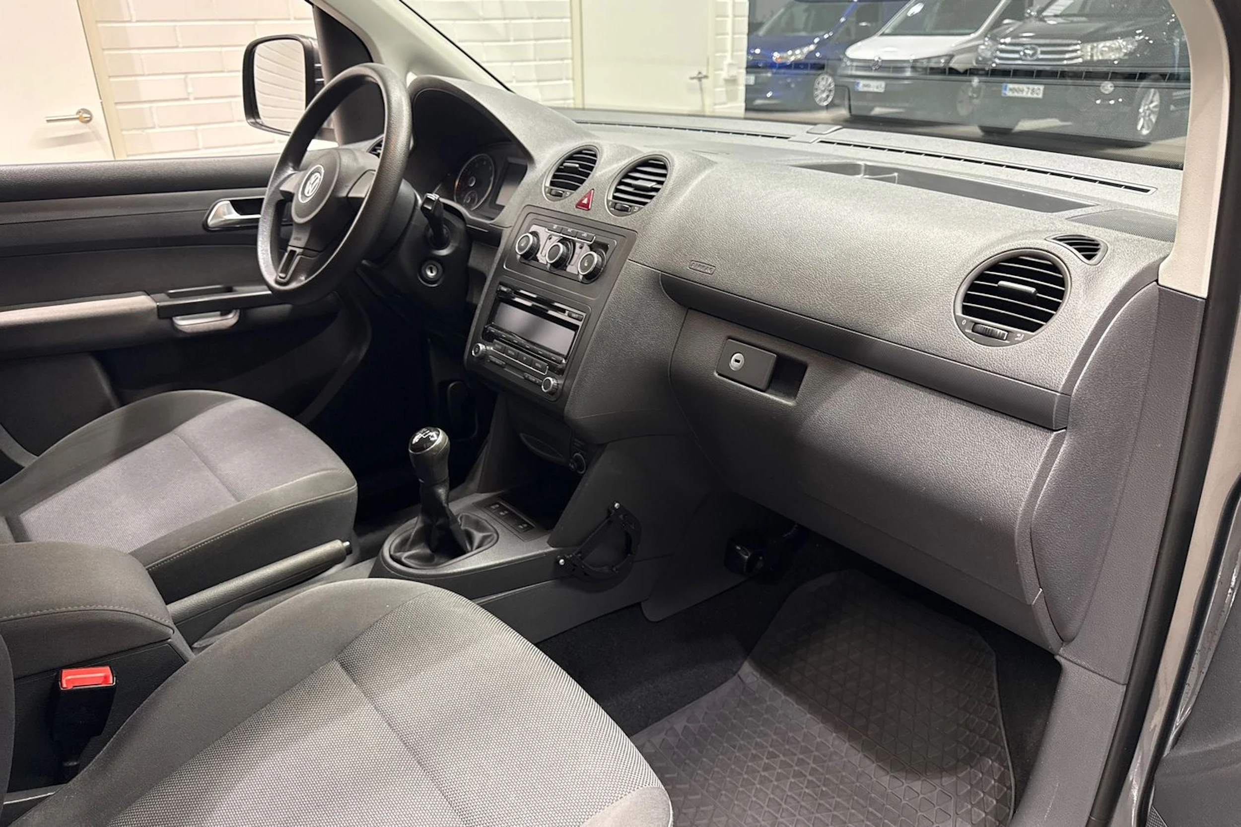 harmaa Volkswagen Caddy 2014 kuva 20.
