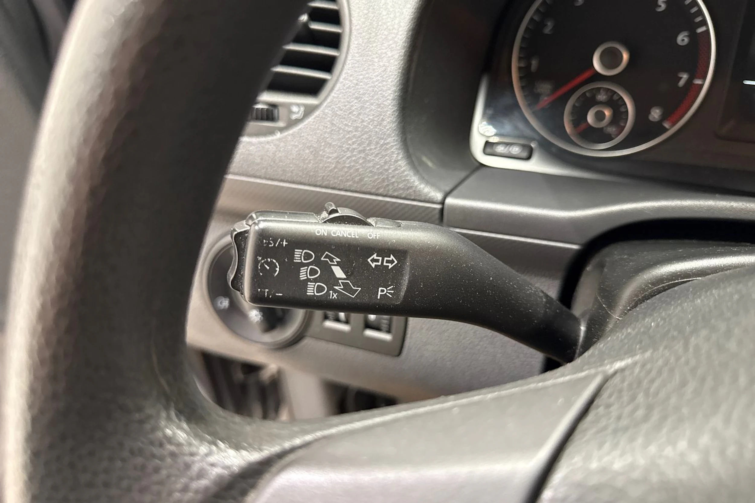 harmaa Volkswagen Caddy 2014 kuva 23.