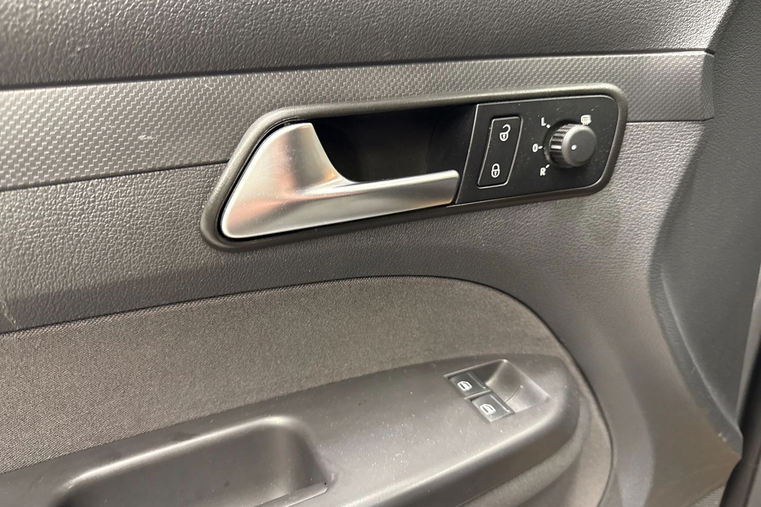 harmaa Volkswagen Caddy 2014 kuva 26.