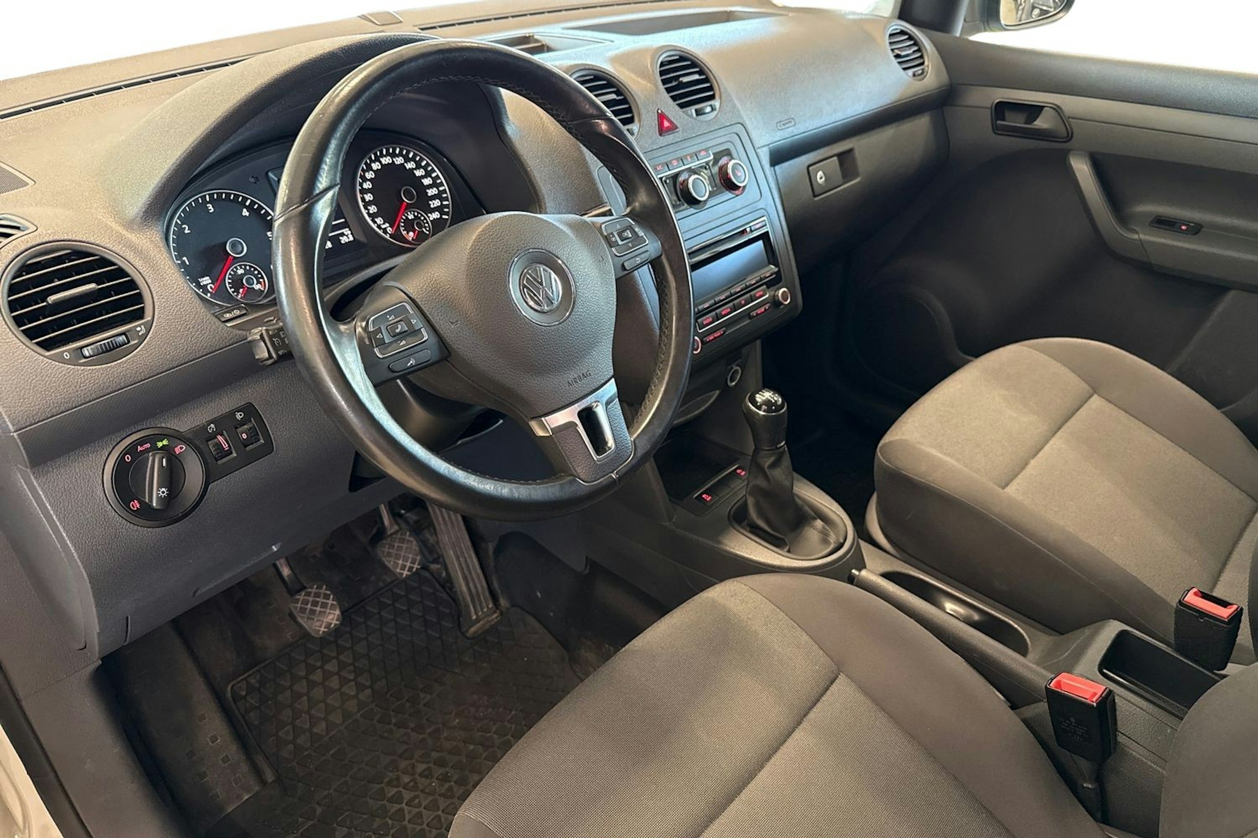 valkoinen Volkswagen Caddy 2014 kuva 7.