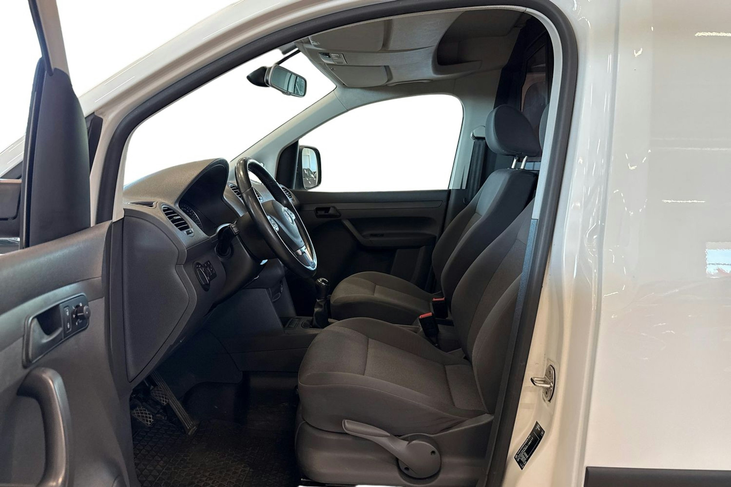 valkoinen Volkswagen Caddy 2014 kuva 10.