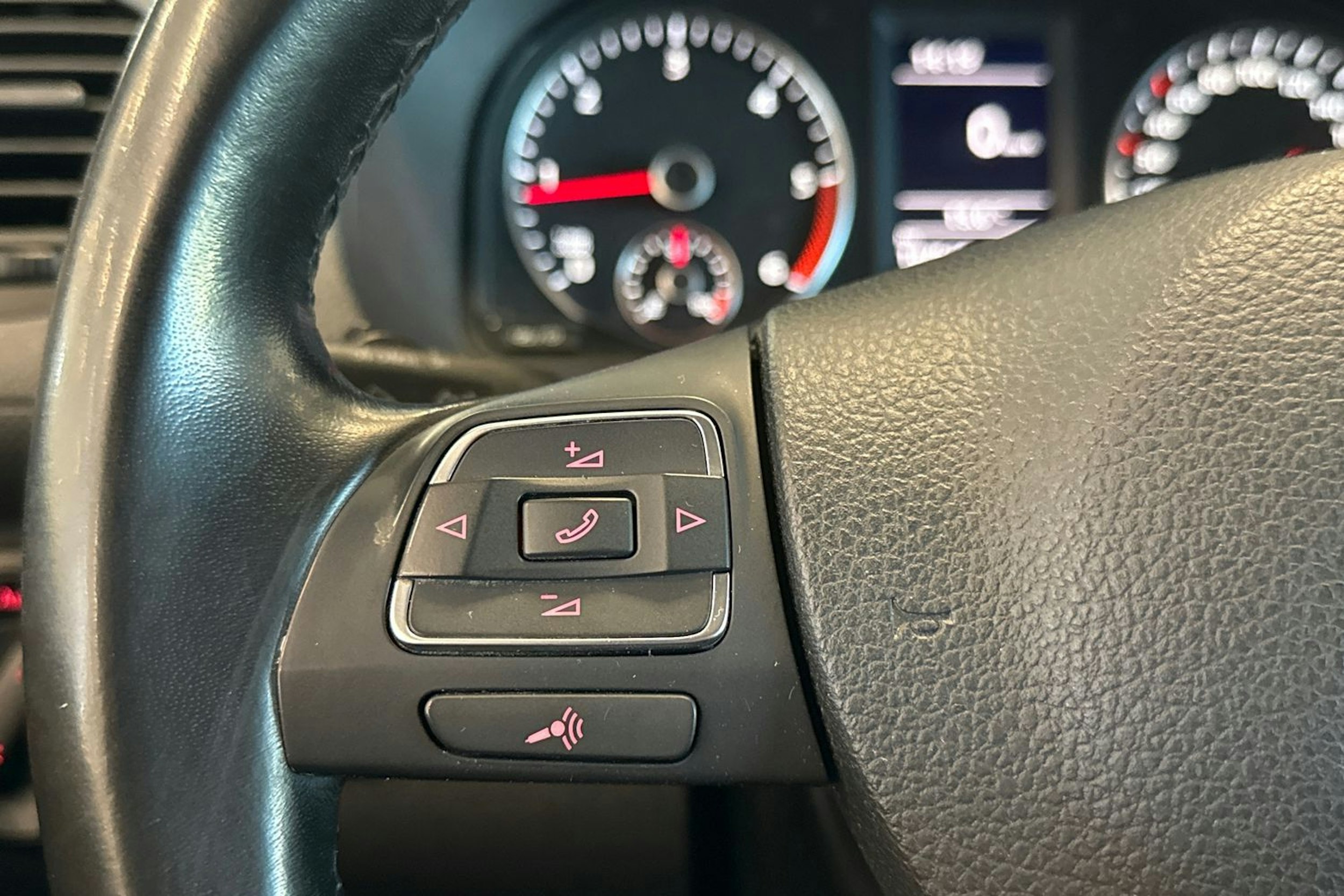 valkoinen Volkswagen Caddy 2014 kuva 15.