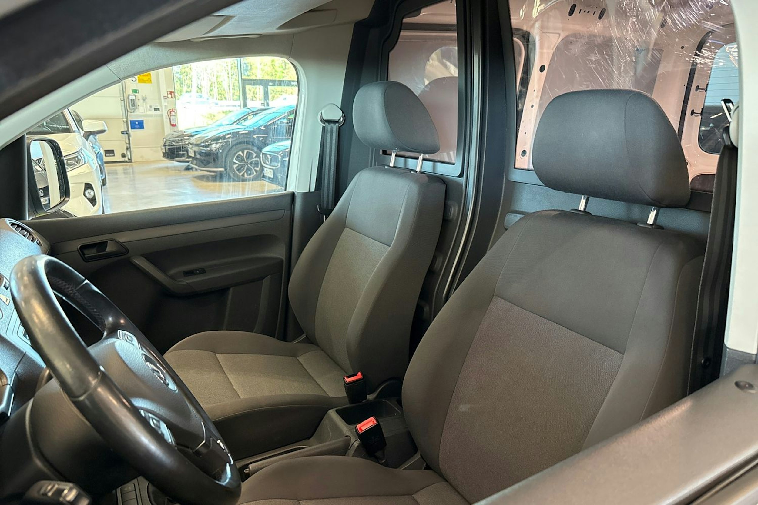 valkoinen Volkswagen Caddy 2014 kuva 19.