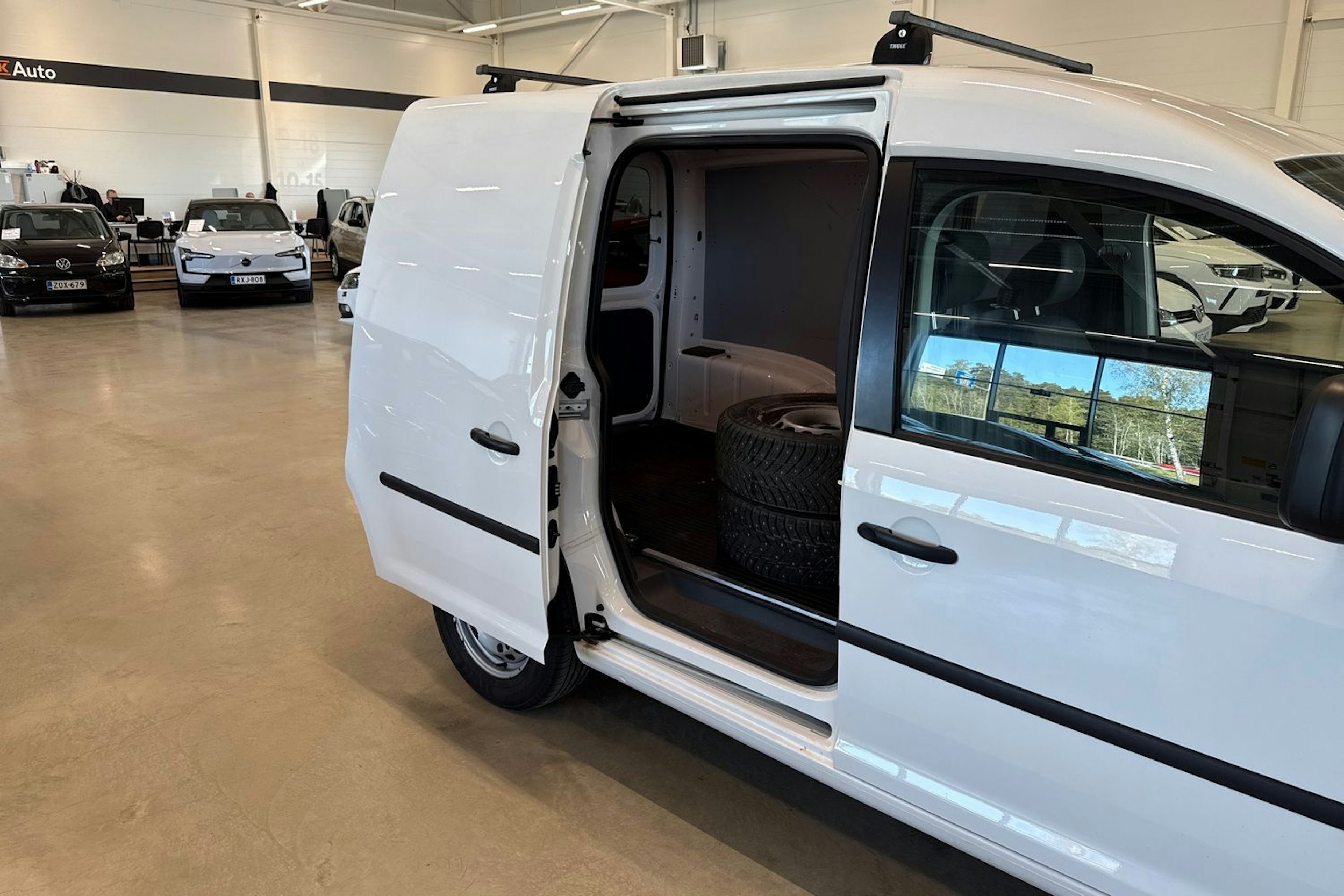 valkoinen Volkswagen Caddy 2014 kuva 20.