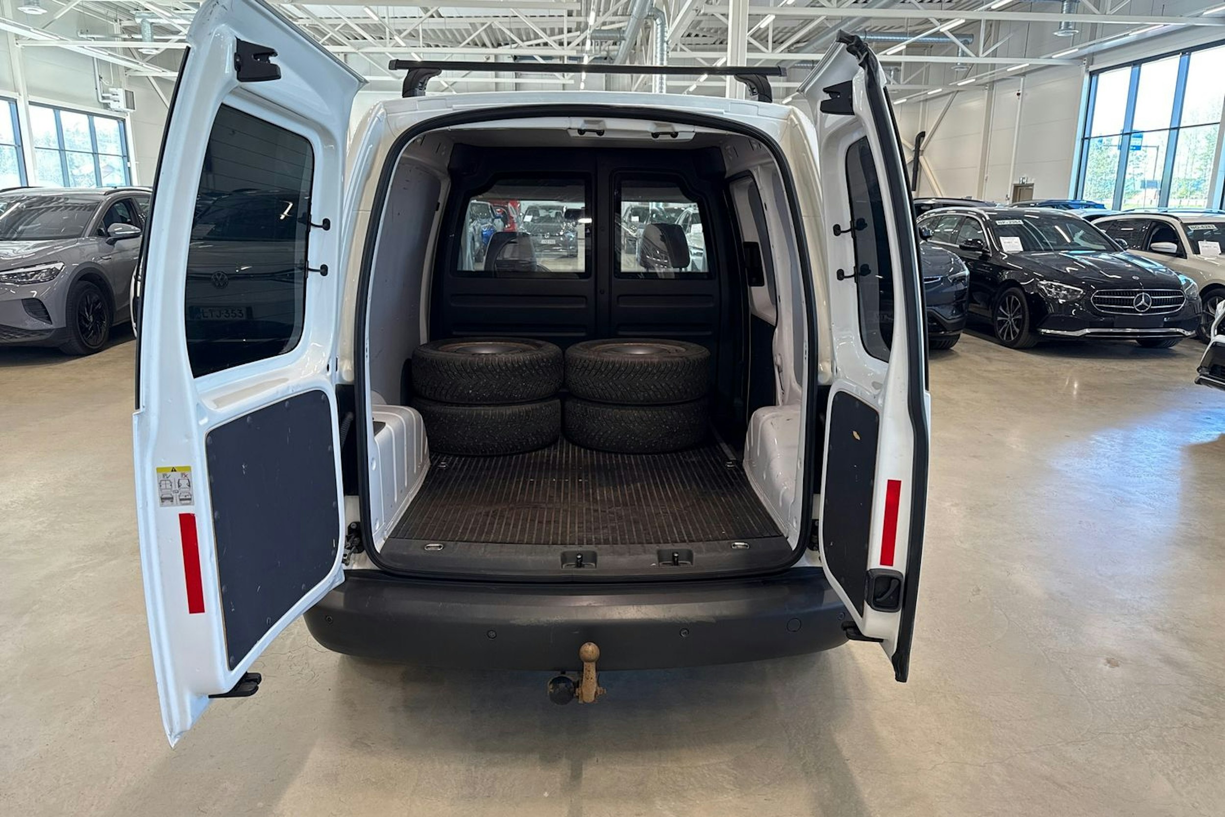 valkoinen Volkswagen Caddy 2014 kuva 21.