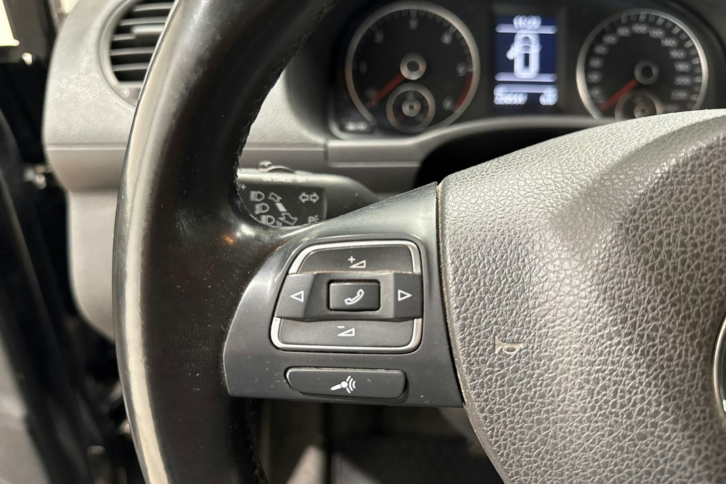 musta Volkswagen Caddy 2014 kuva 15.