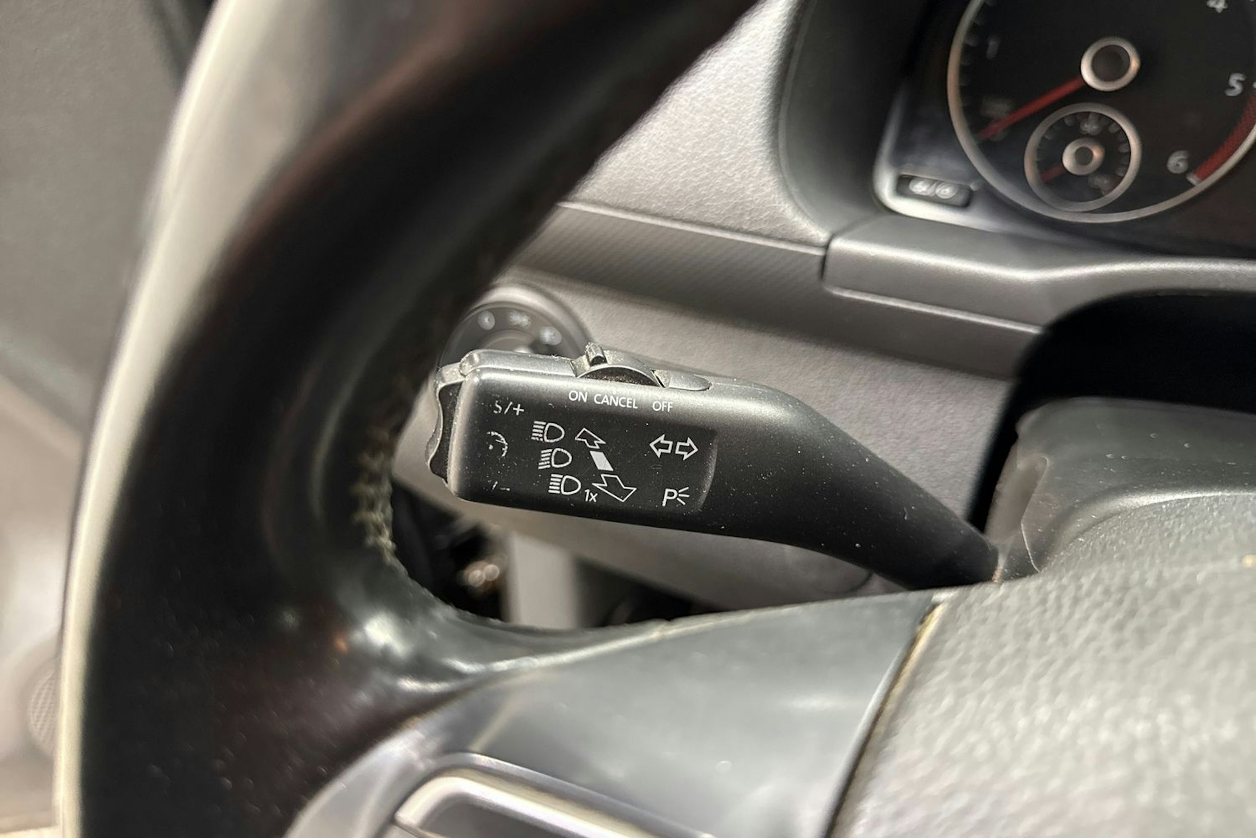 musta Volkswagen Caddy 2014 kuva 17.