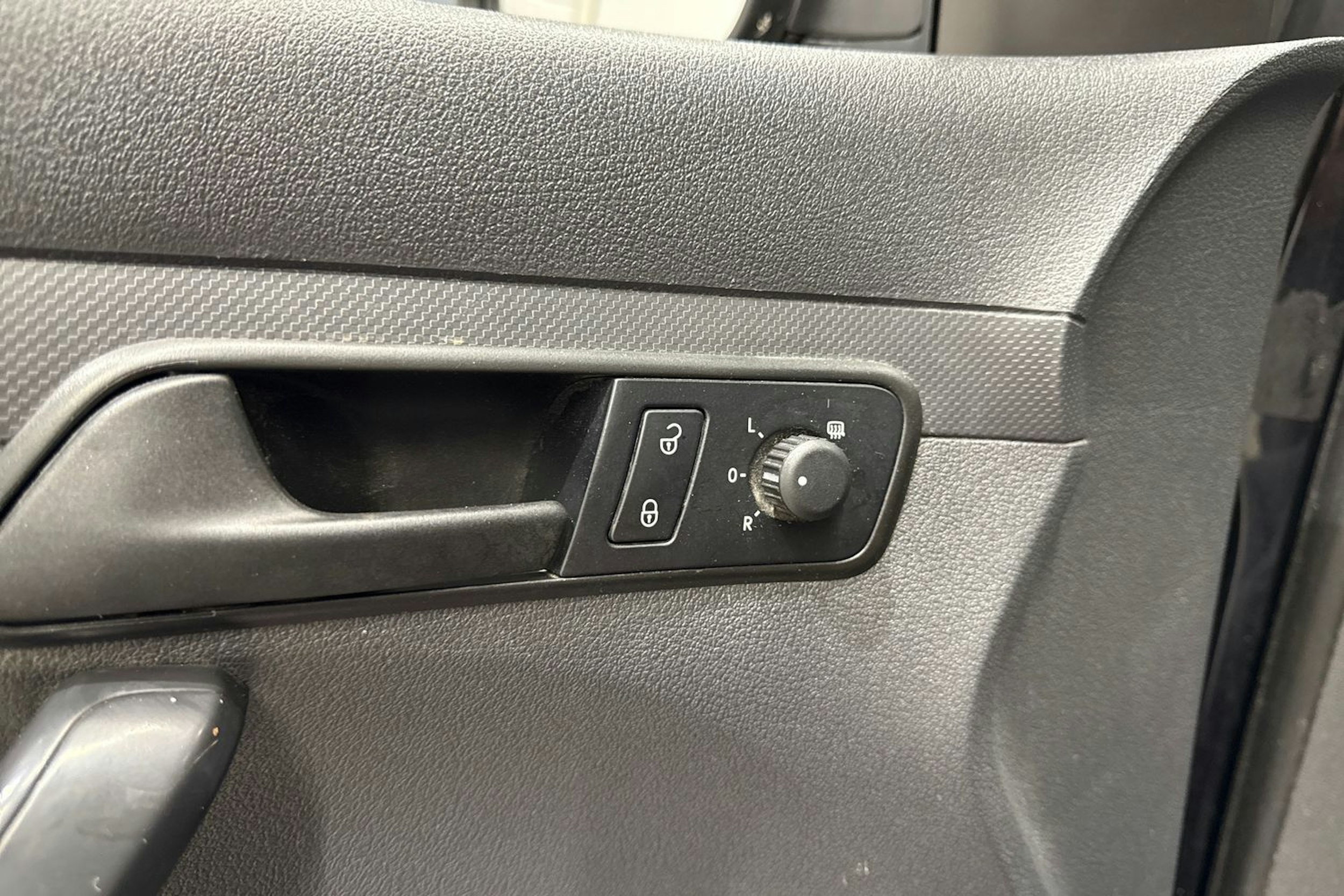 musta Volkswagen Caddy 2014 kuva 19.