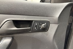 musta Volkswagen Caddy 2014 kuva 19.