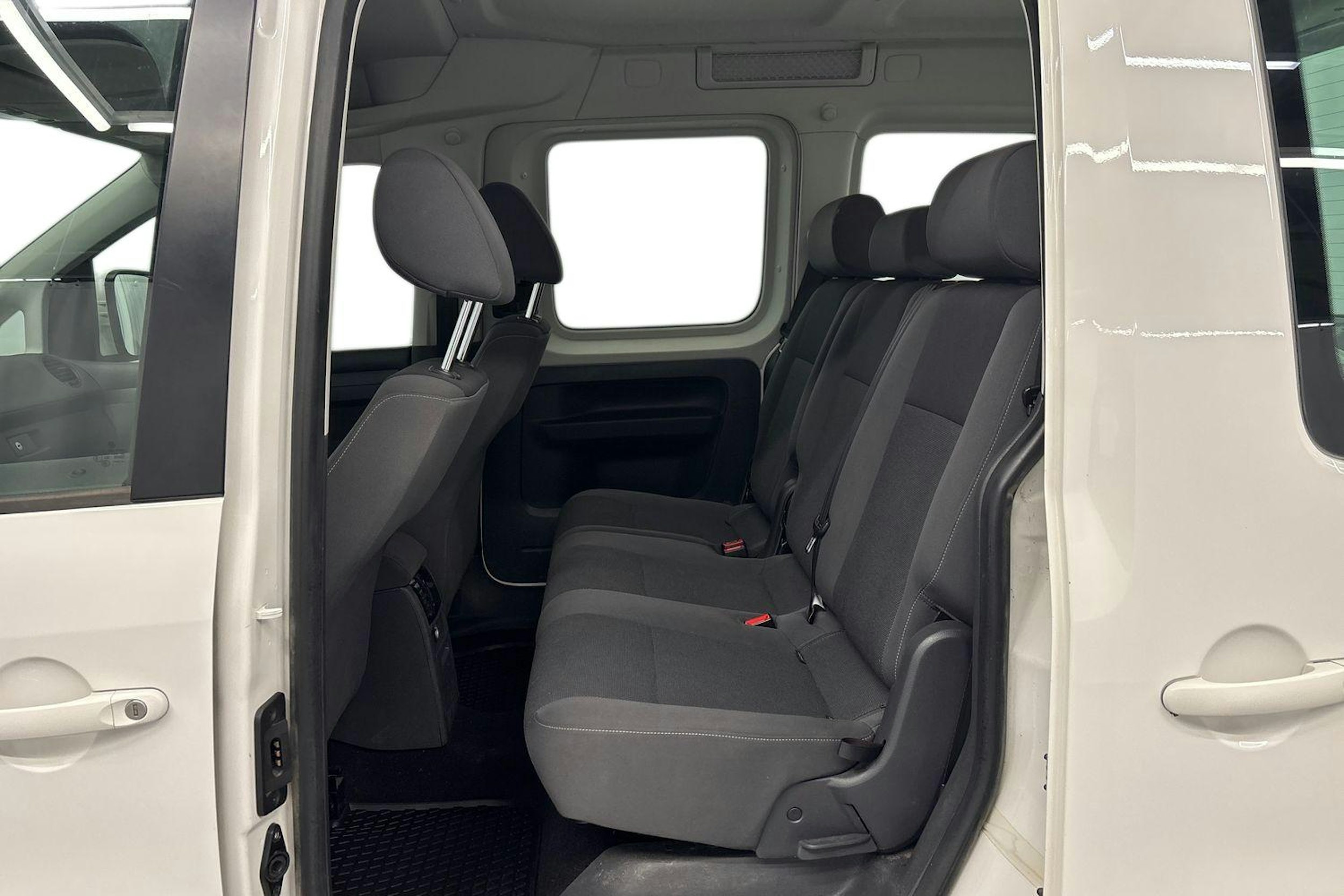 valkoinen Volkswagen Caddy 2014 kuva 10.