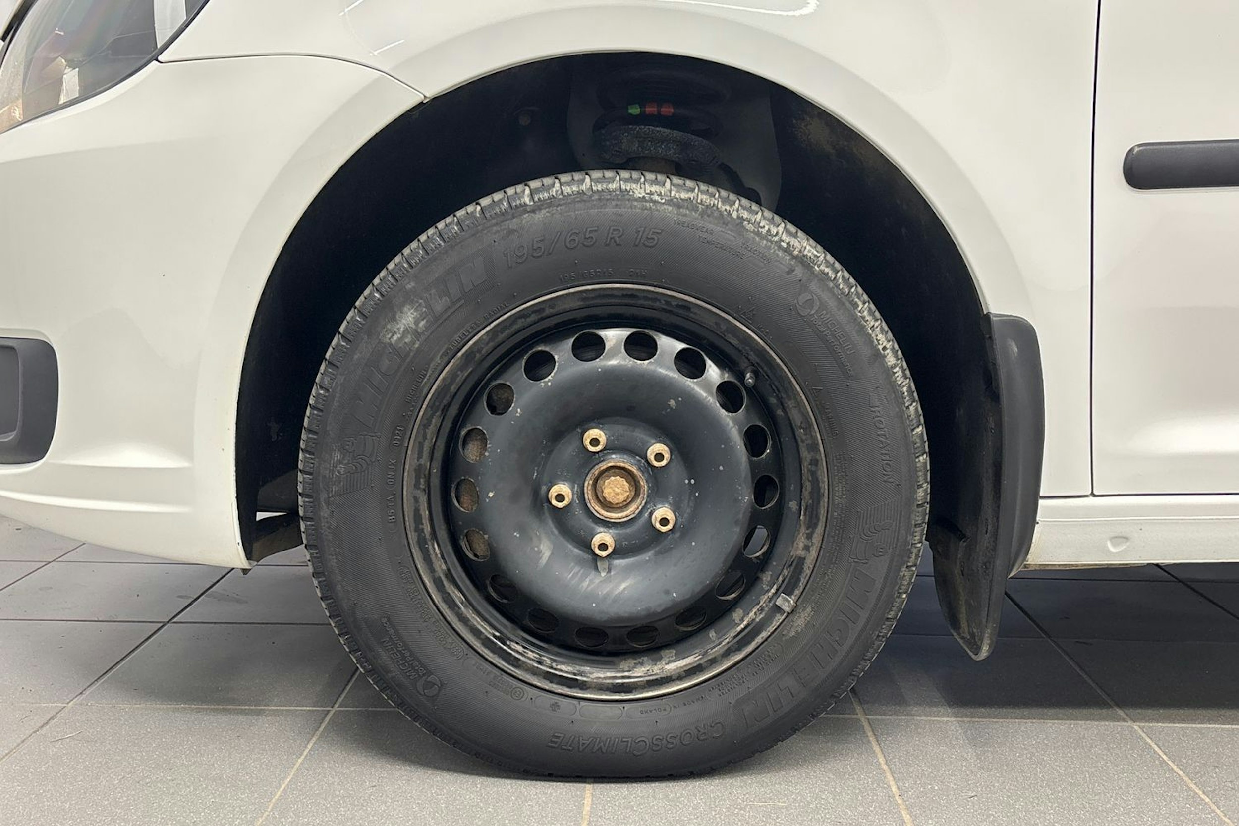 valkoinen Volkswagen Caddy 2014 kuva 11.